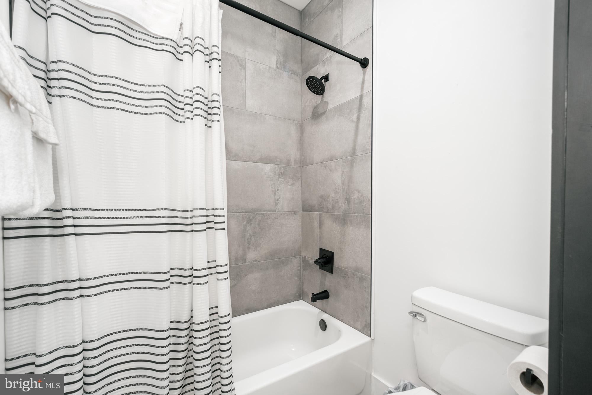 COUNTRY CLUB ACRES - Residential