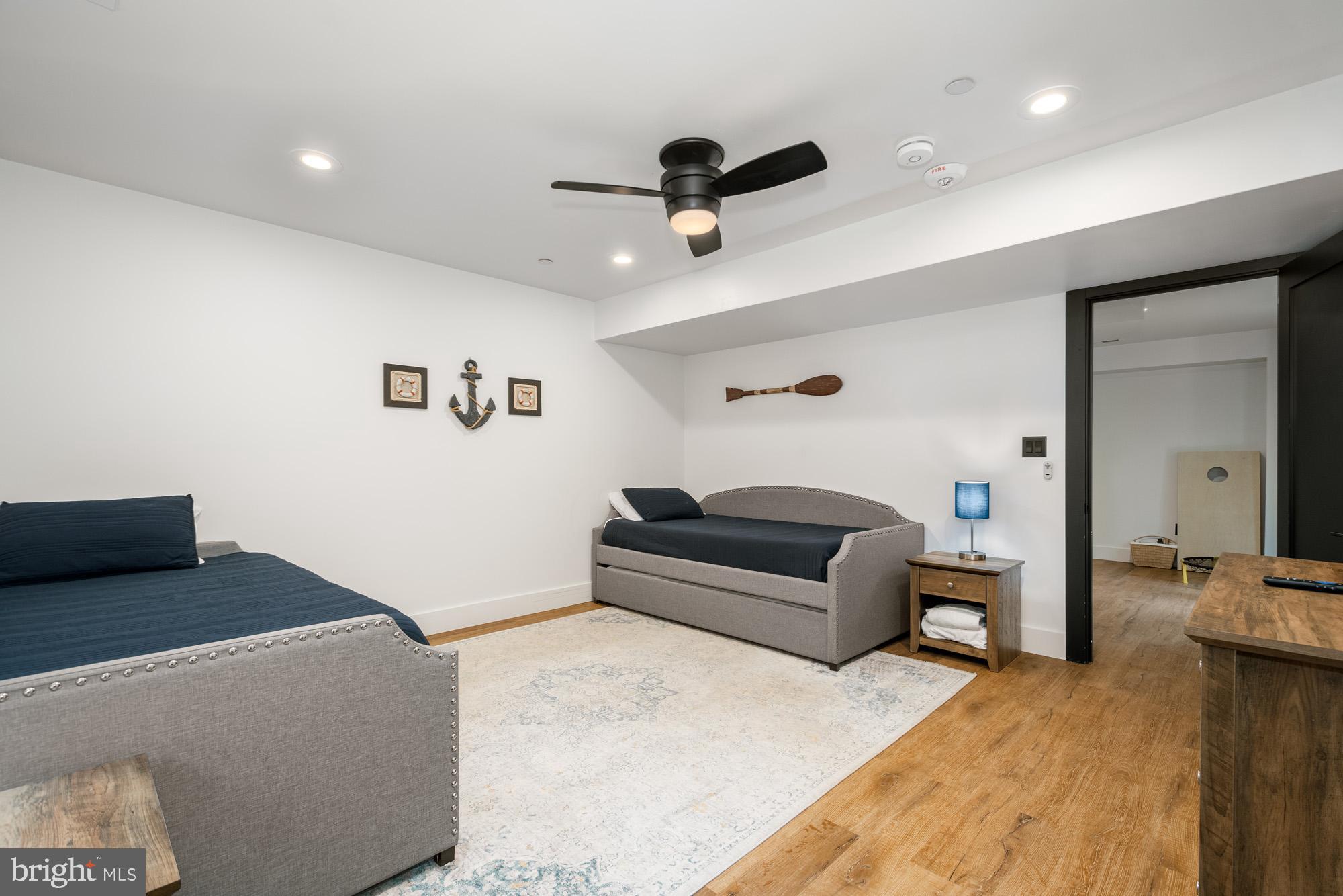 COUNTRY CLUB ACRES - Residential