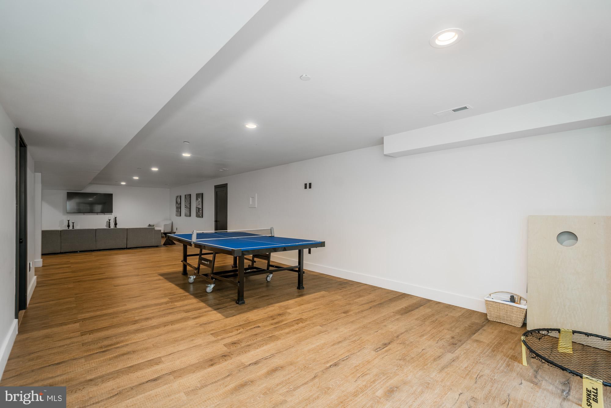 COUNTRY CLUB ACRES - Residential