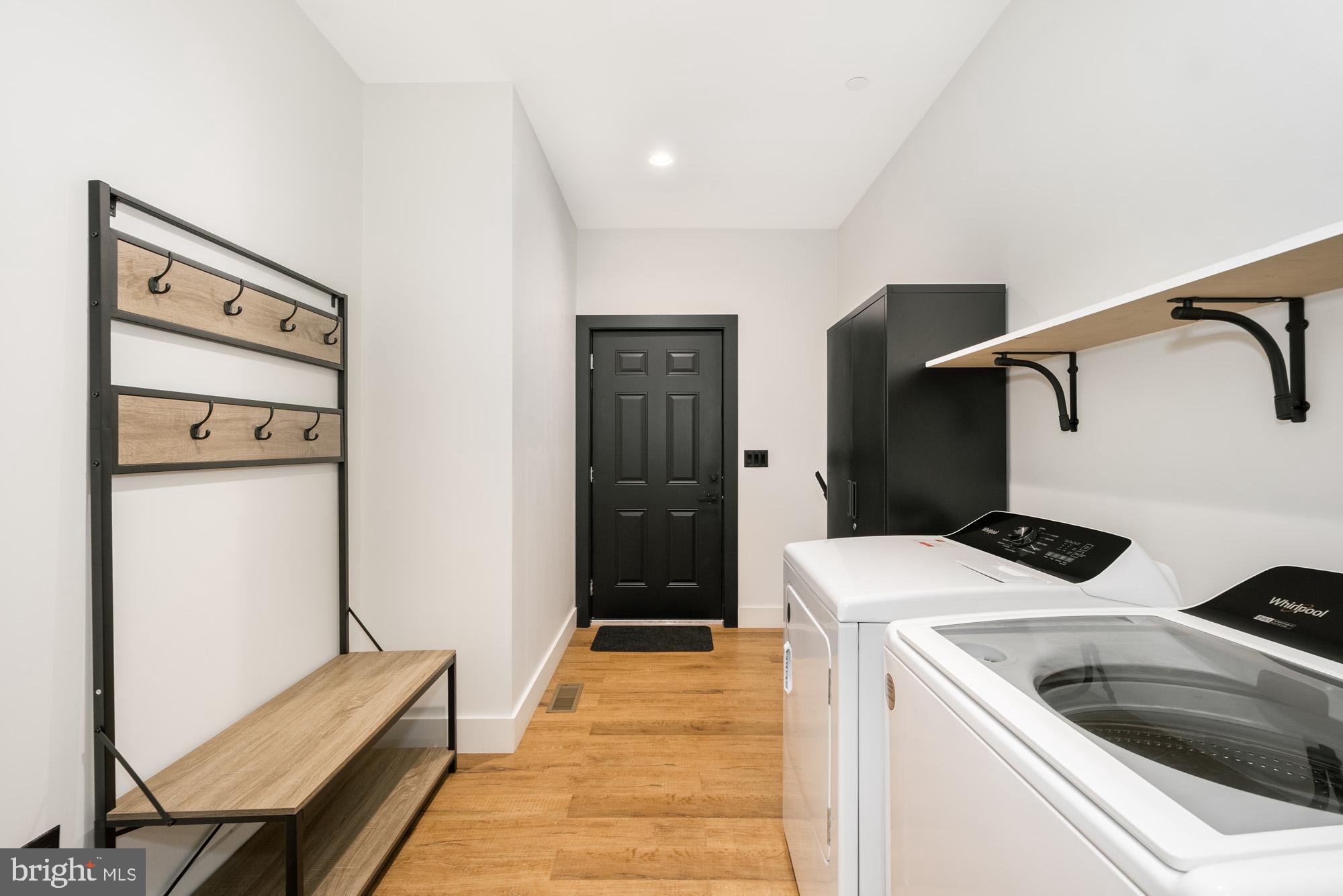 COUNTRY CLUB ACRES - Residential