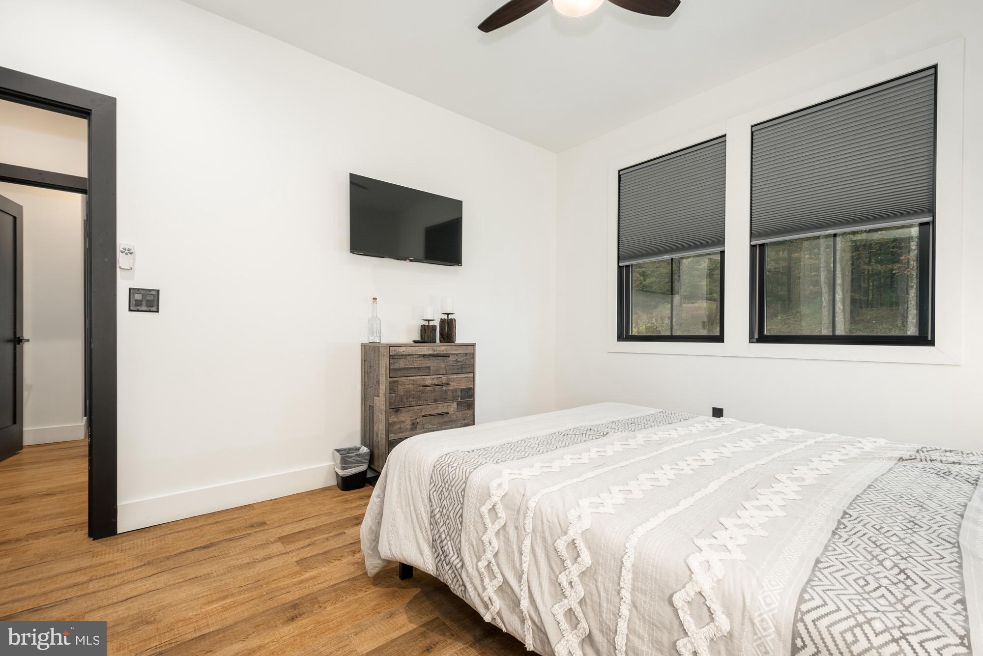 COUNTRY CLUB ACRES - Residential