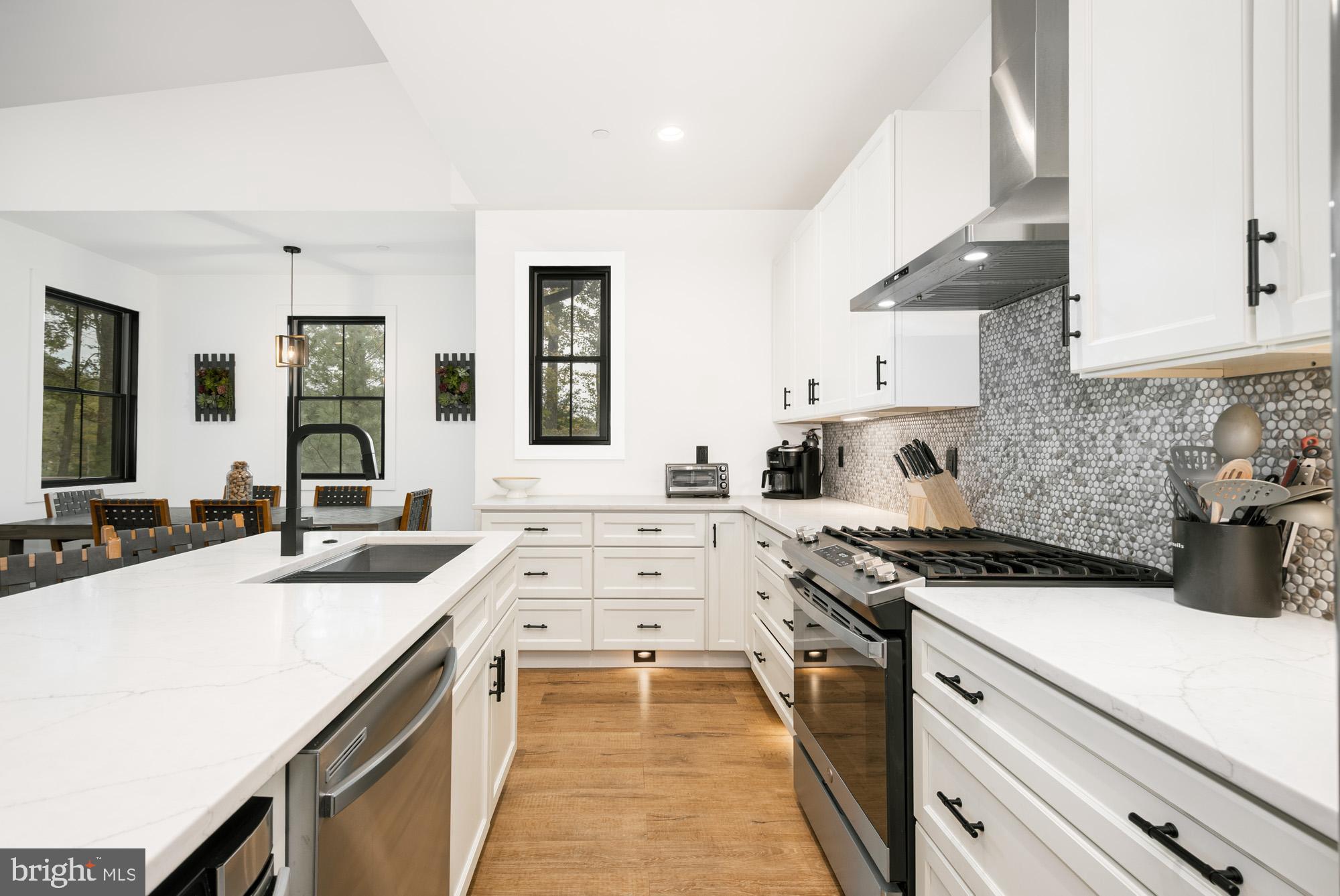 COUNTRY CLUB ACRES - Residential