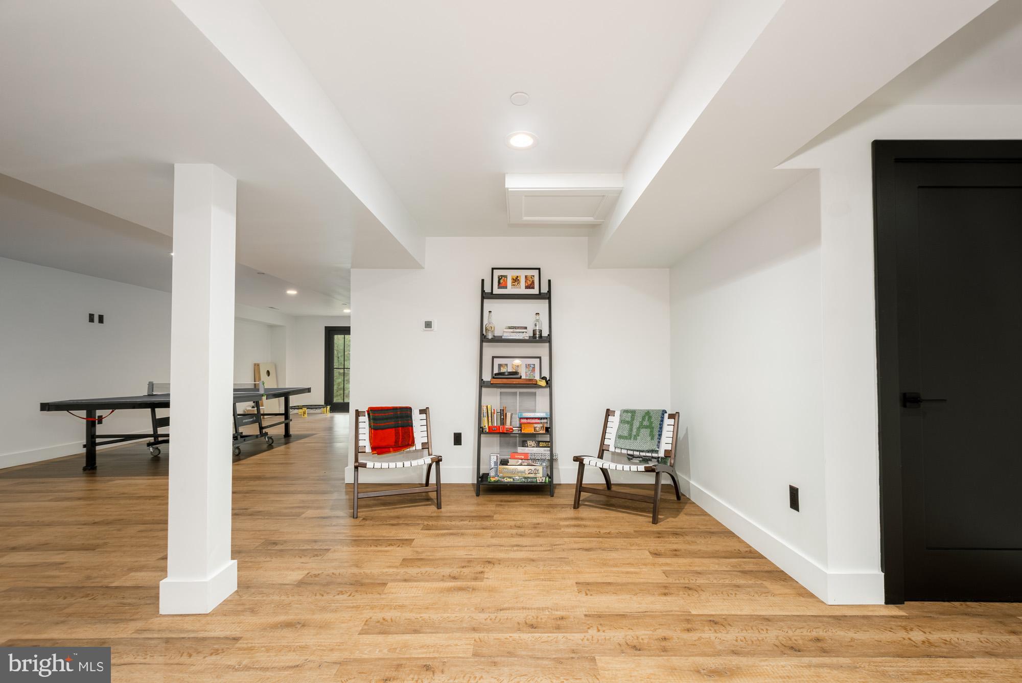 COUNTRY CLUB ACRES - Residential