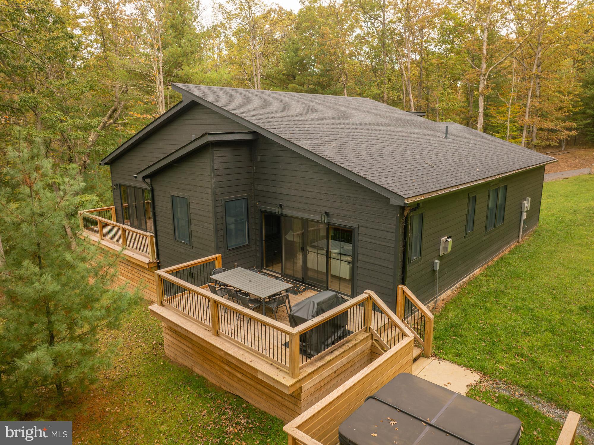 COUNTRY CLUB ACRES - Residential