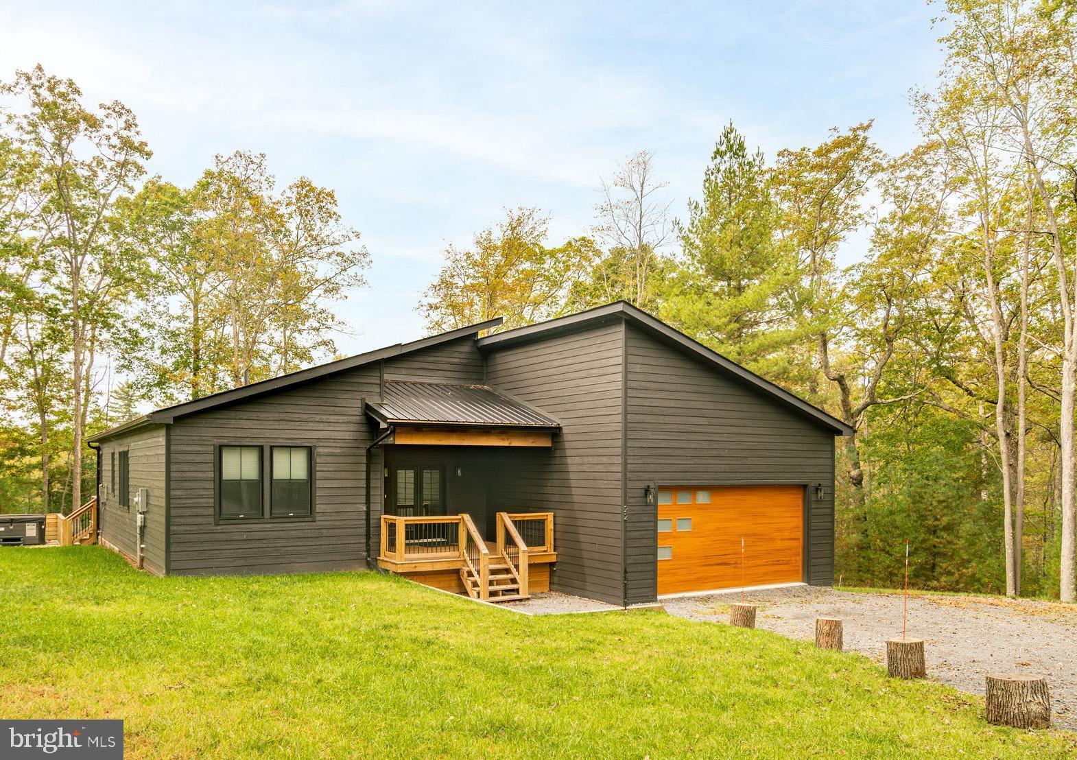 COUNTRY CLUB ACRES - Residential