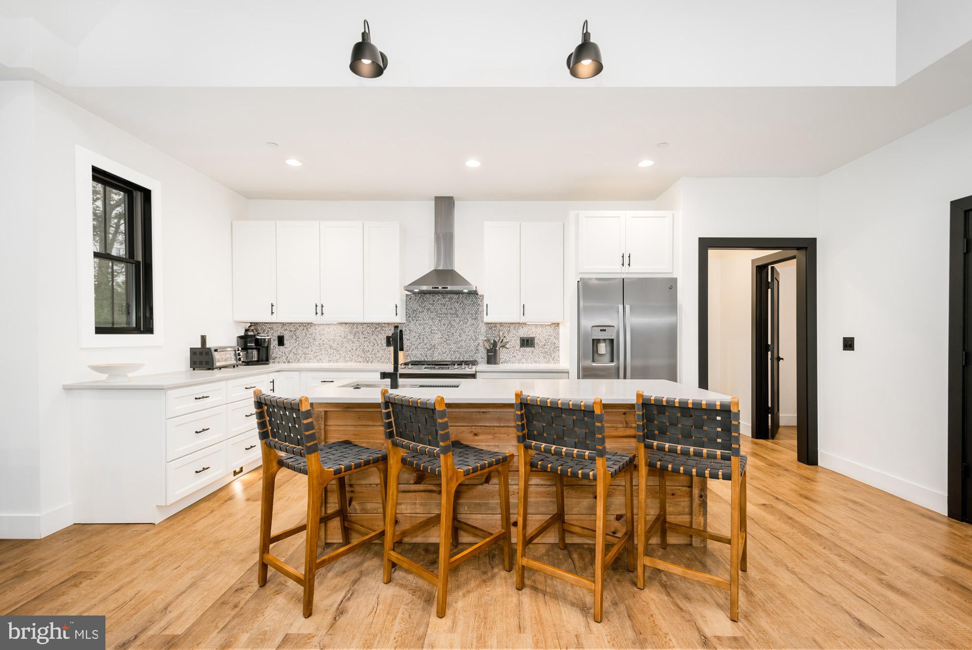 COUNTRY CLUB ACRES - Residential