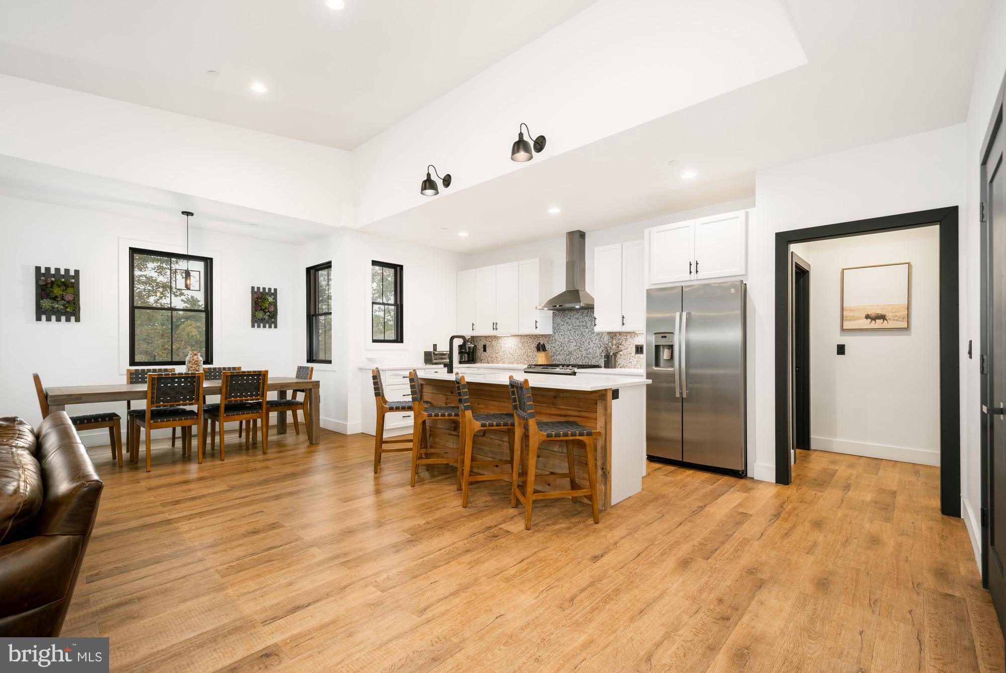 COUNTRY CLUB ACRES - Residential