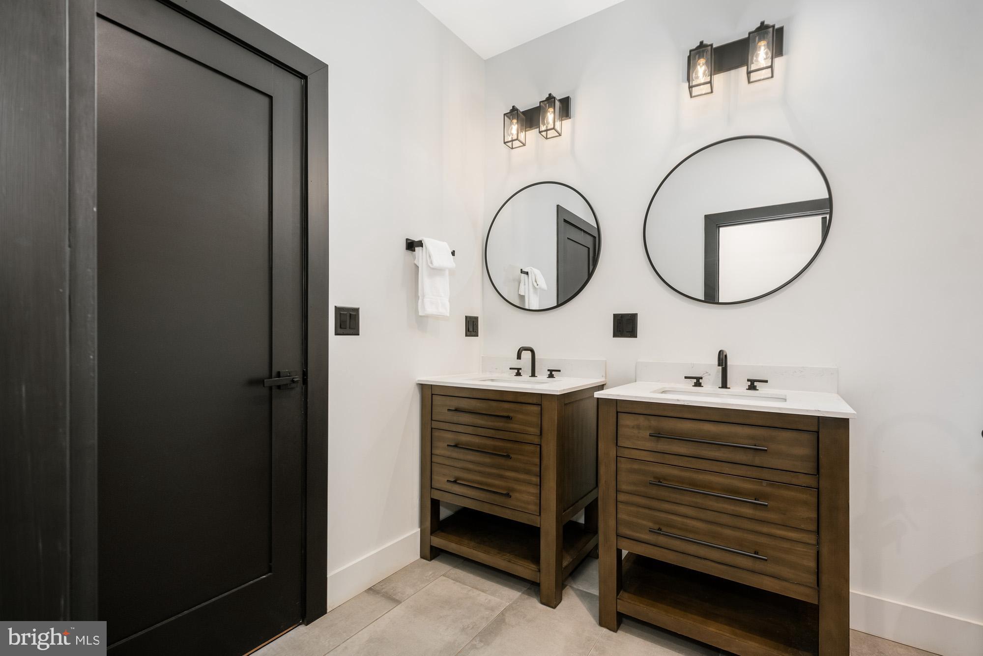 COUNTRY CLUB ACRES - Residential