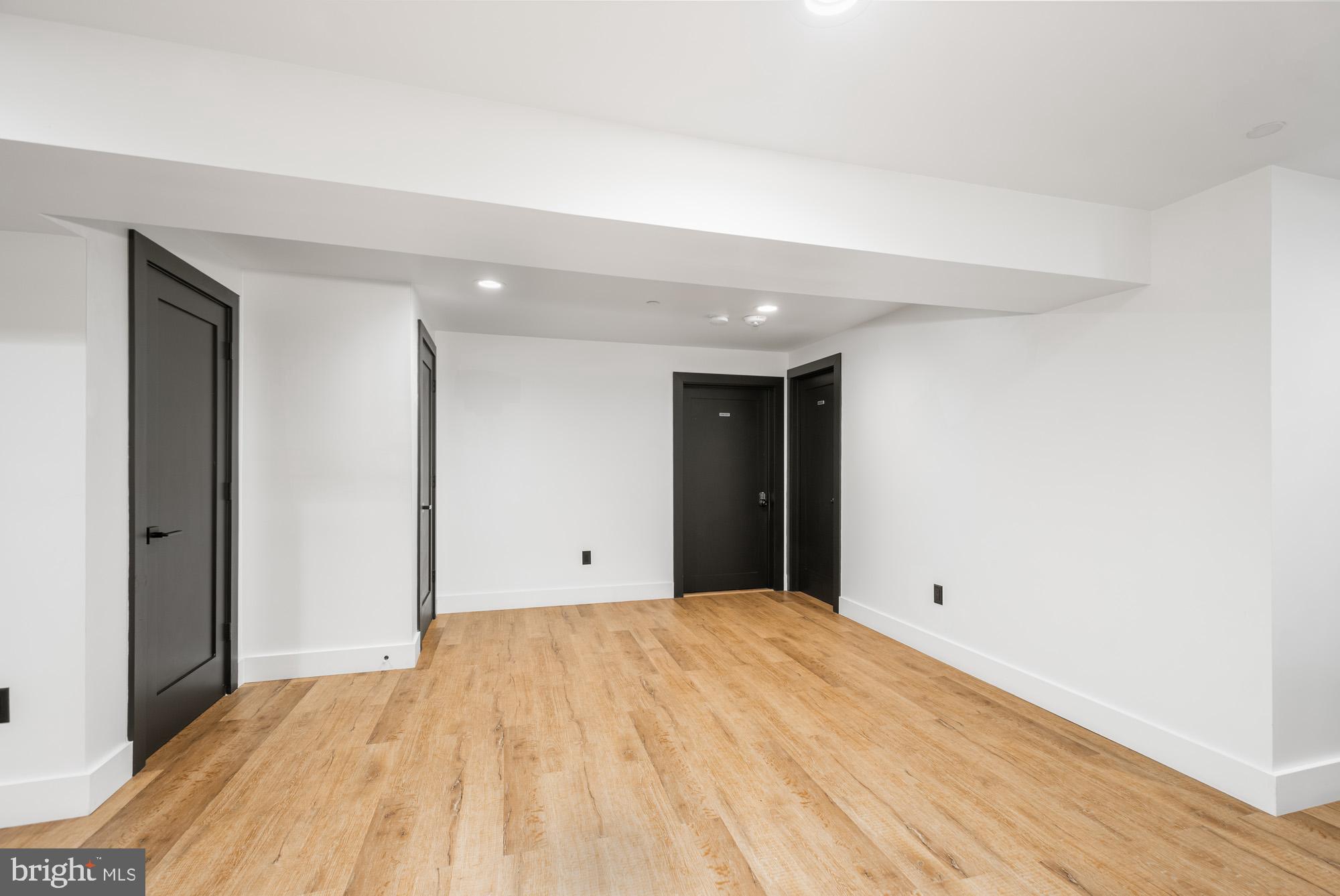 COUNTRY CLUB ACRES - Residential