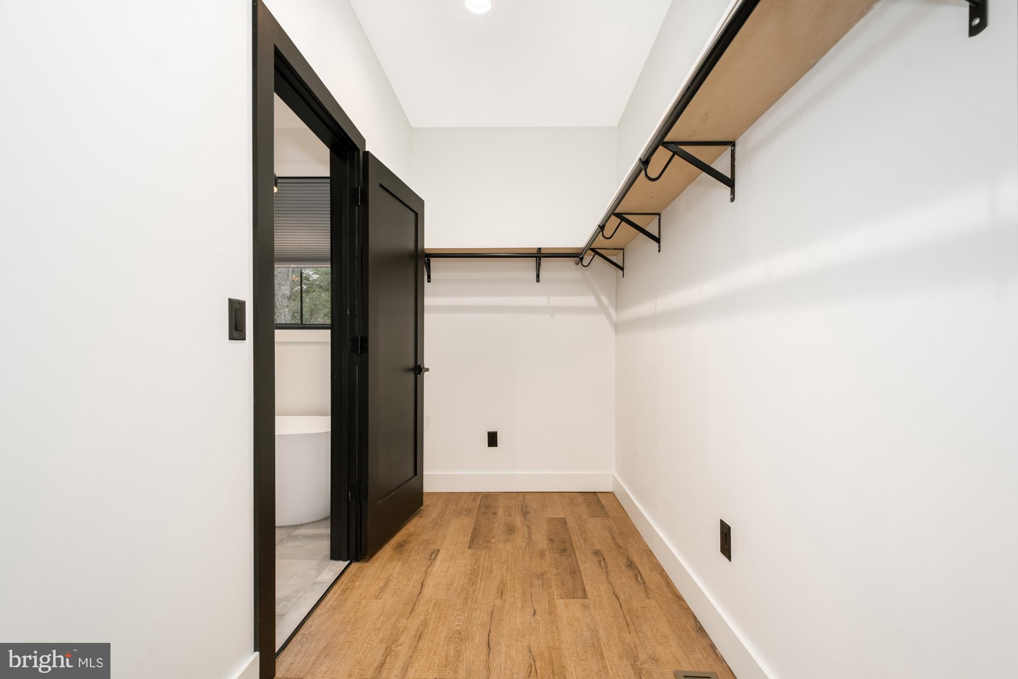 COUNTRY CLUB ACRES - Residential