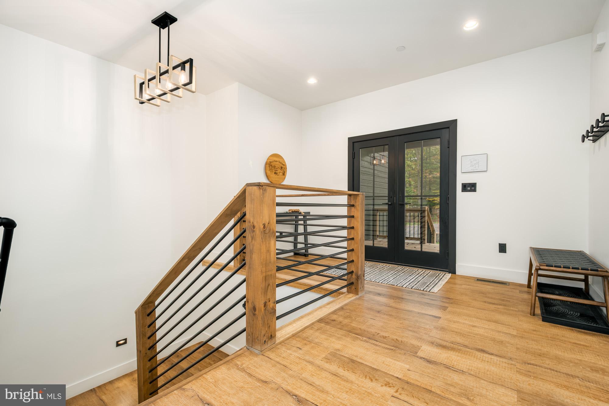 COUNTRY CLUB ACRES - Residential