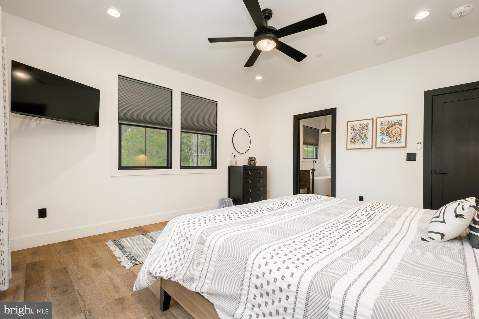 COUNTRY CLUB ACRES - Residential