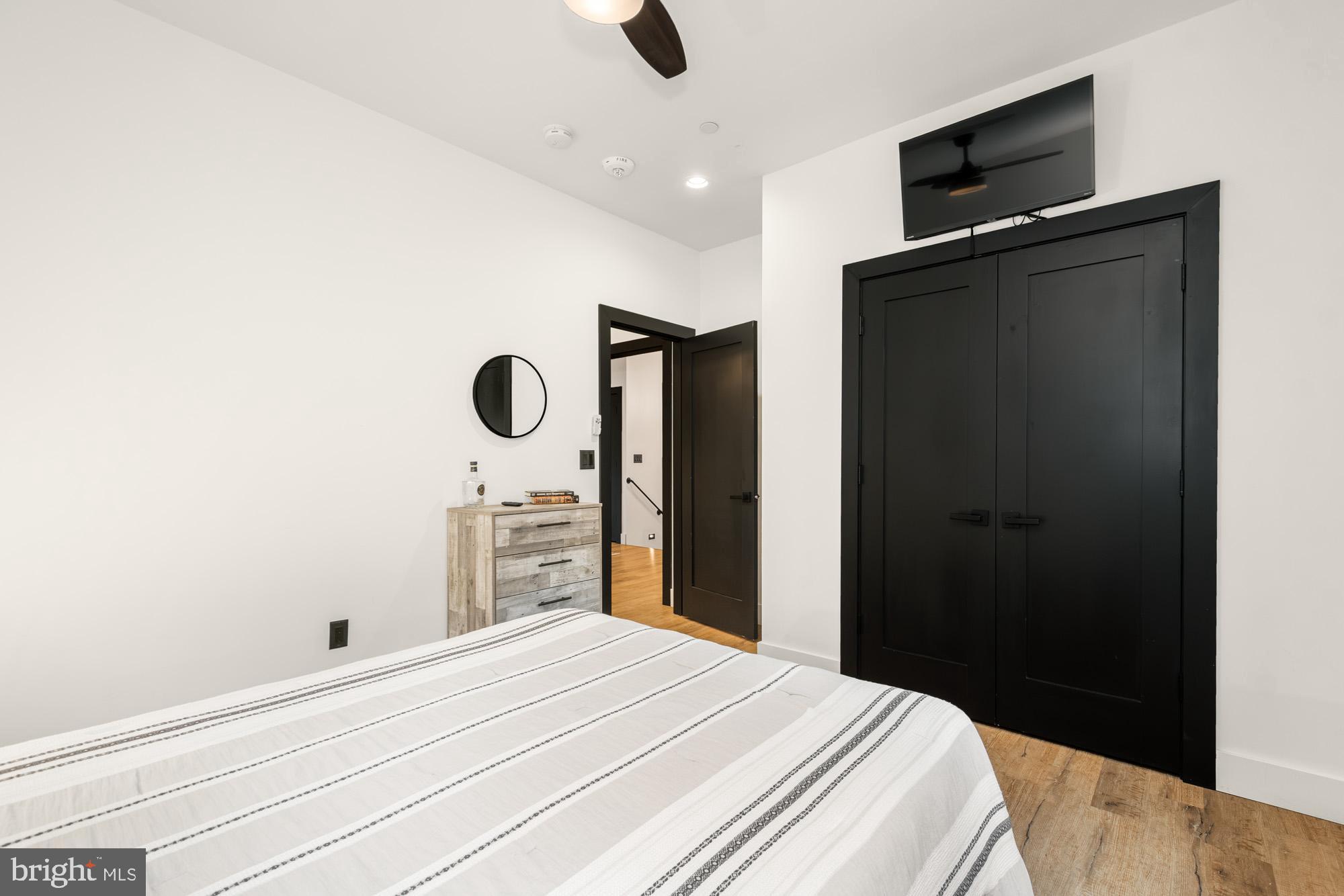 COUNTRY CLUB ACRES - Residential