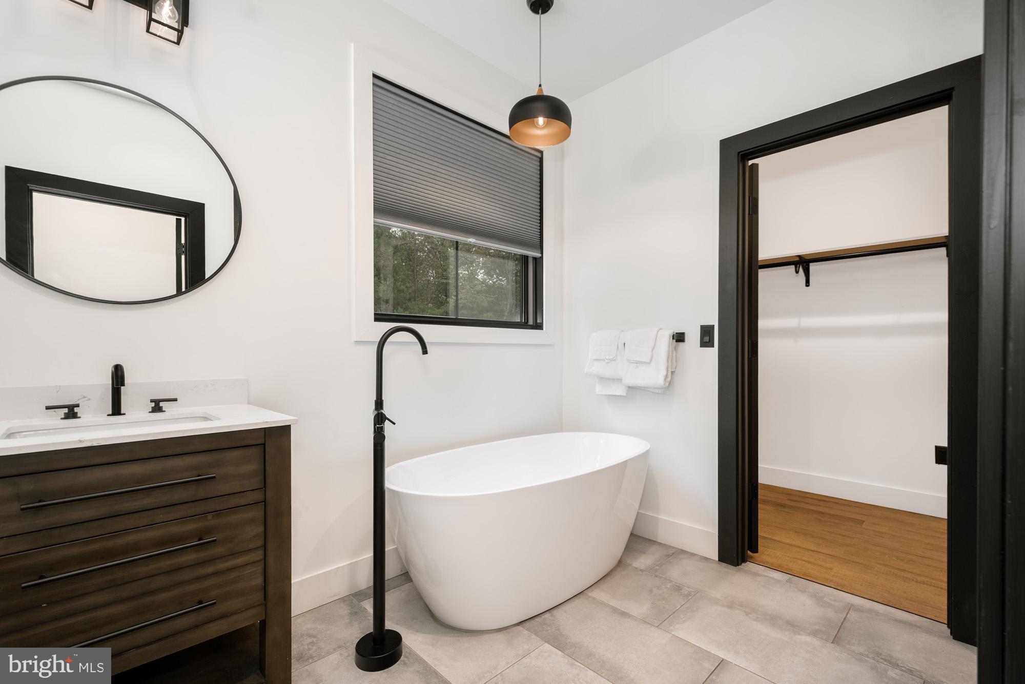 COUNTRY CLUB ACRES - Residential