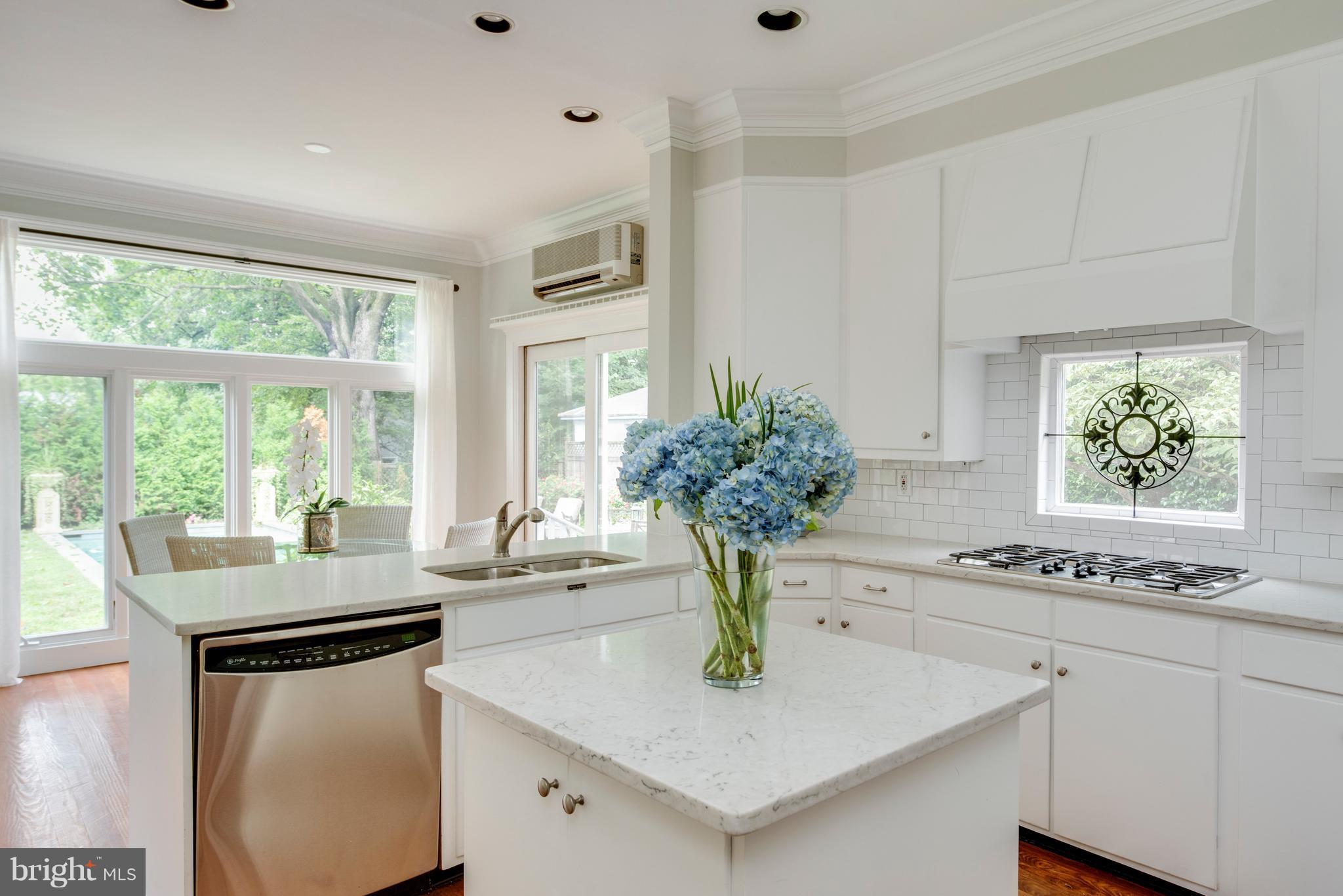 MURRAY HILL - Residential