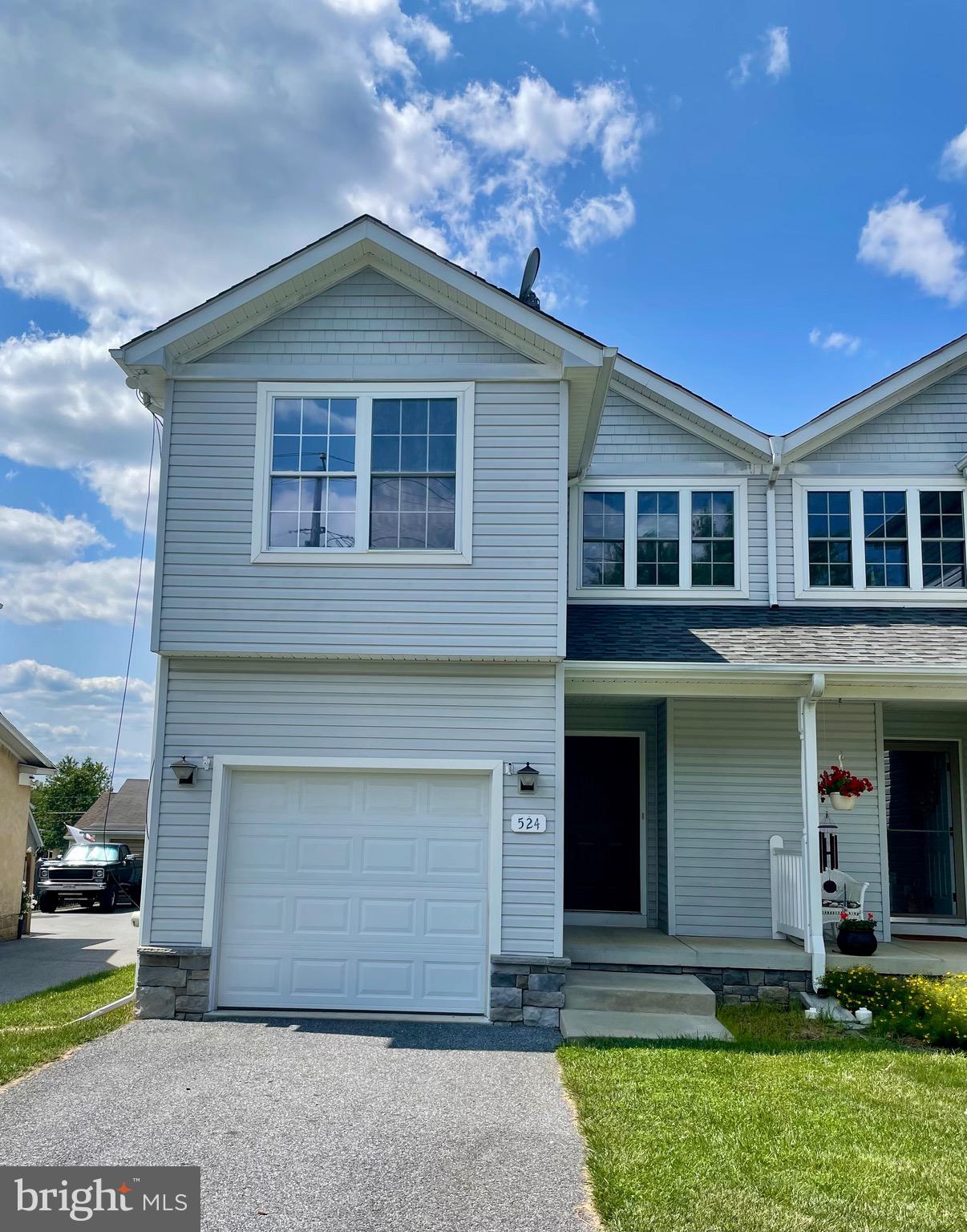 BUCKINGHAM VIEW - Residential Lease