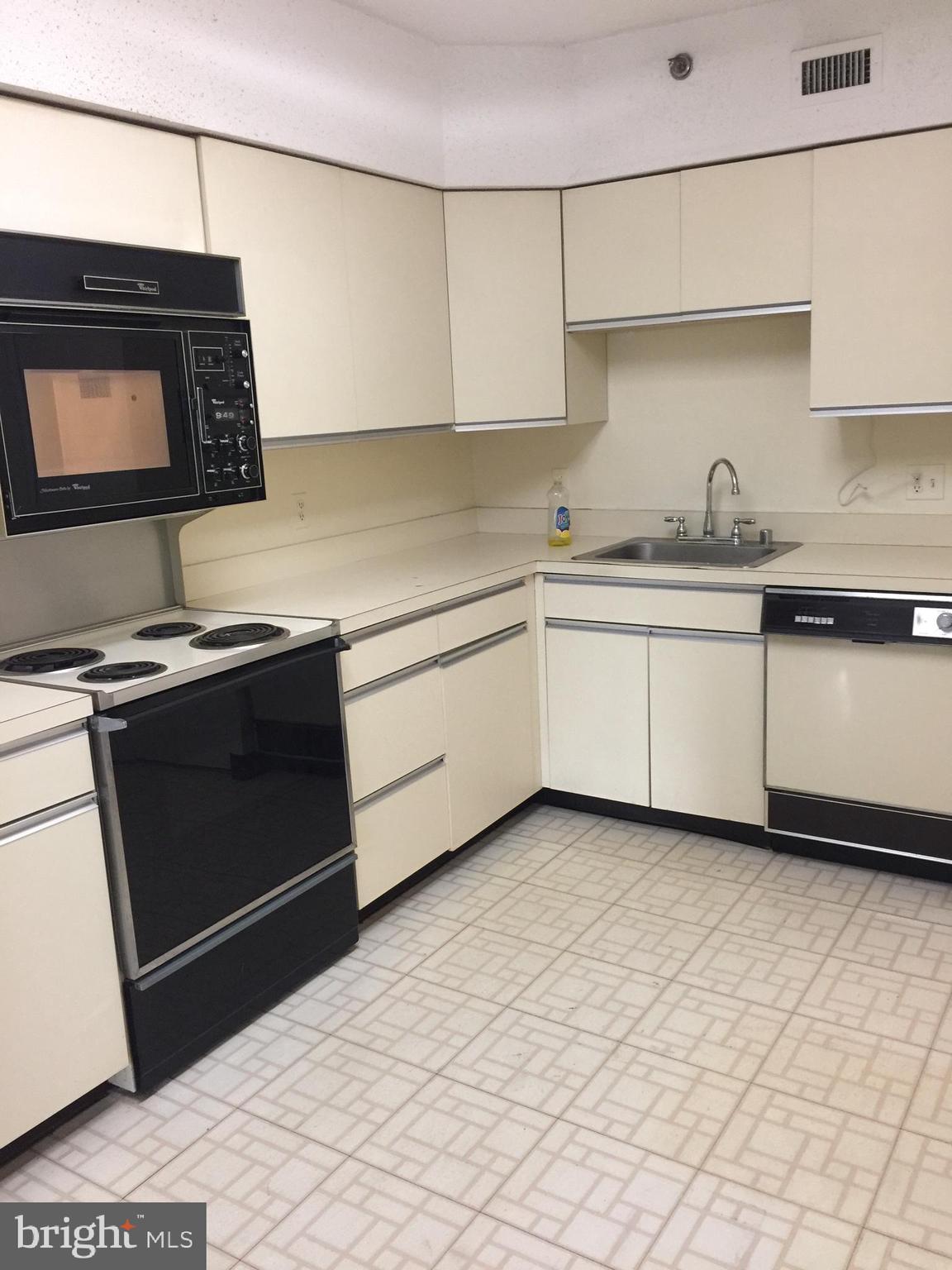 SKYLINE SQUARE CONDO - Residential