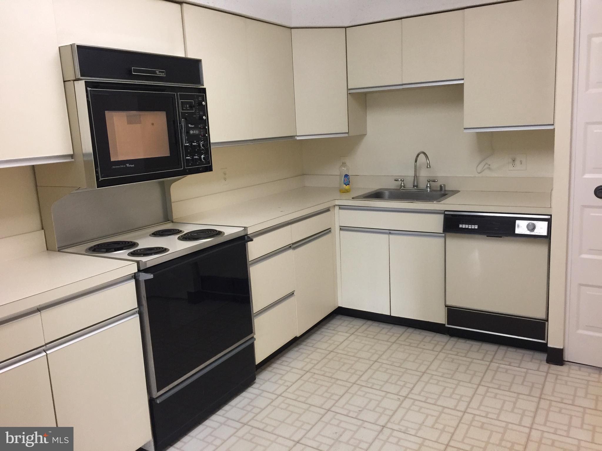 SKYLINE SQUARE CONDO - Residential