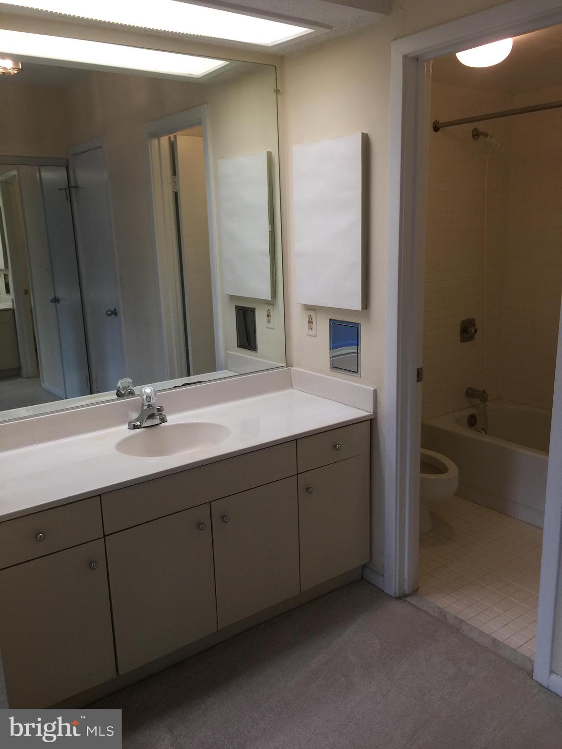 SKYLINE SQUARE CONDO - Residential