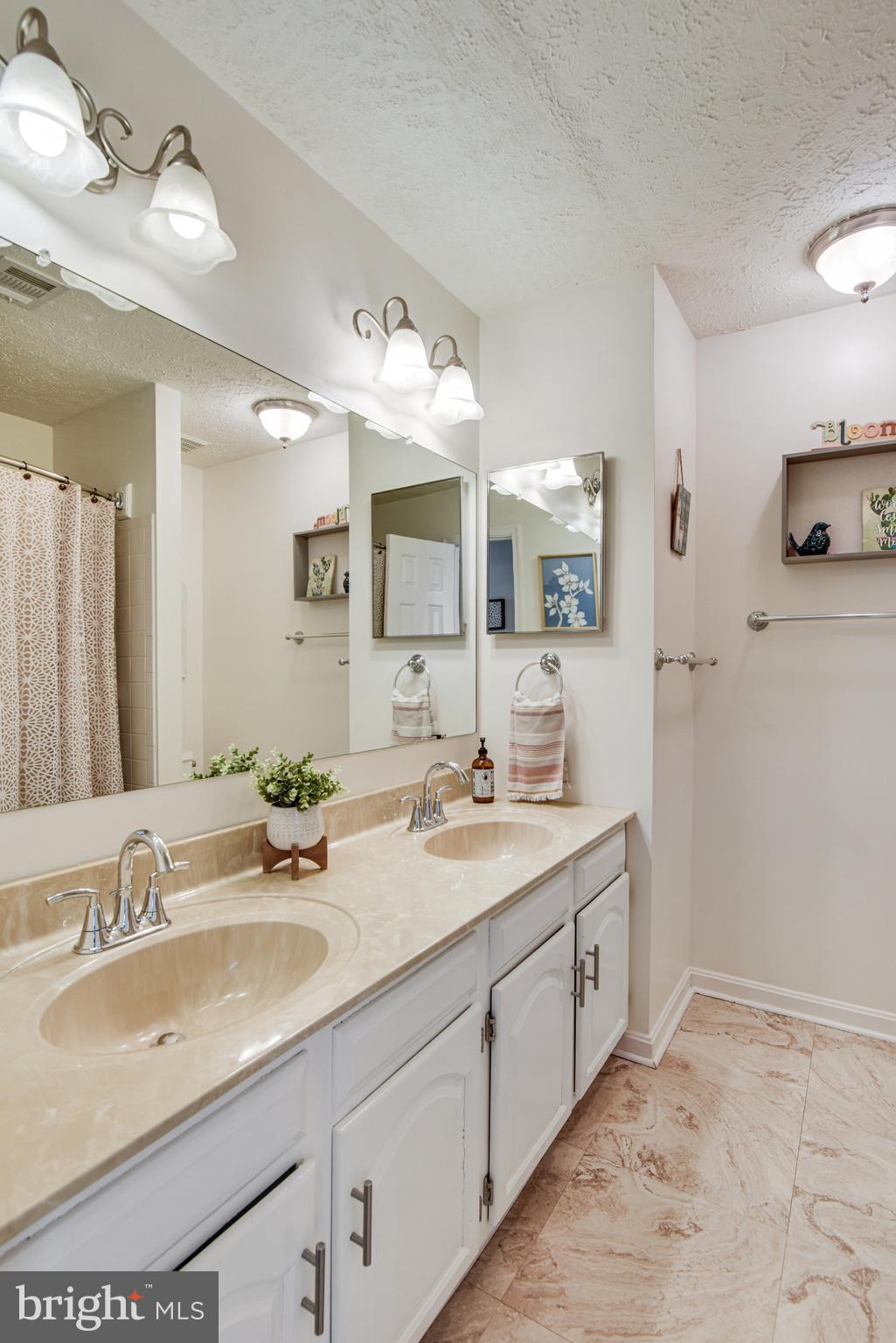 BARTONS GROVE - Residential