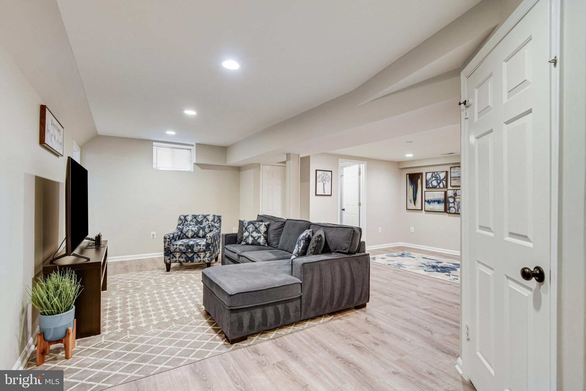 BARTONS GROVE - Residential