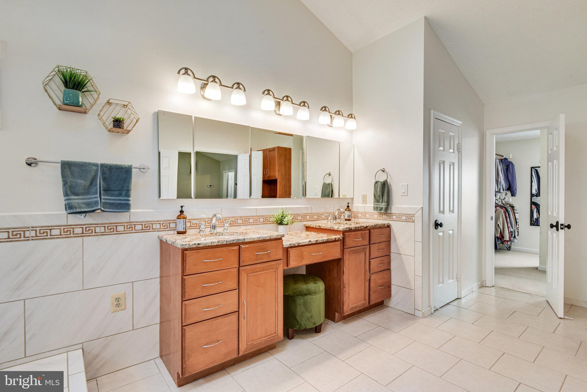 BARTONS GROVE - Residential