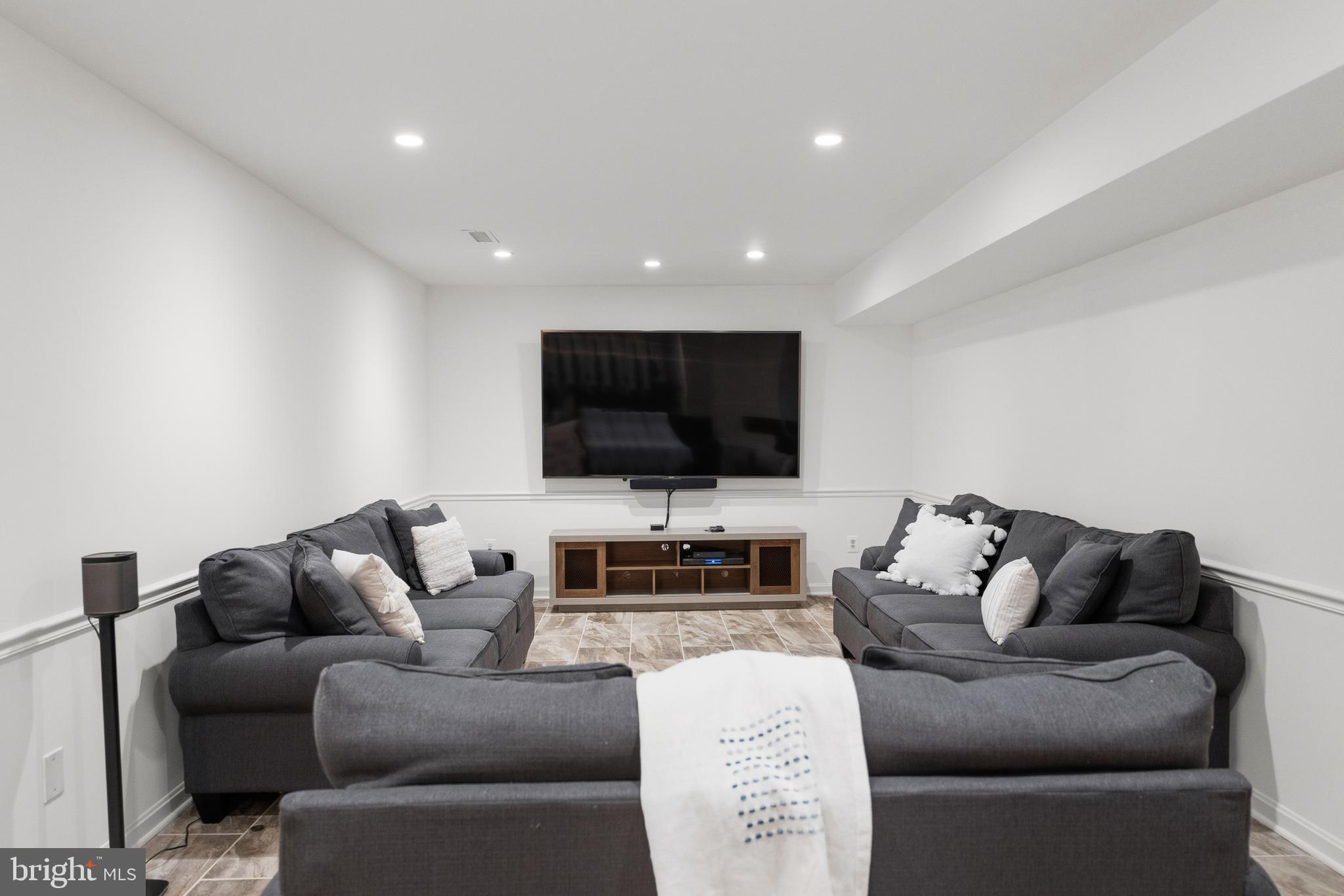 HUNTER VILLAGE - Residential
