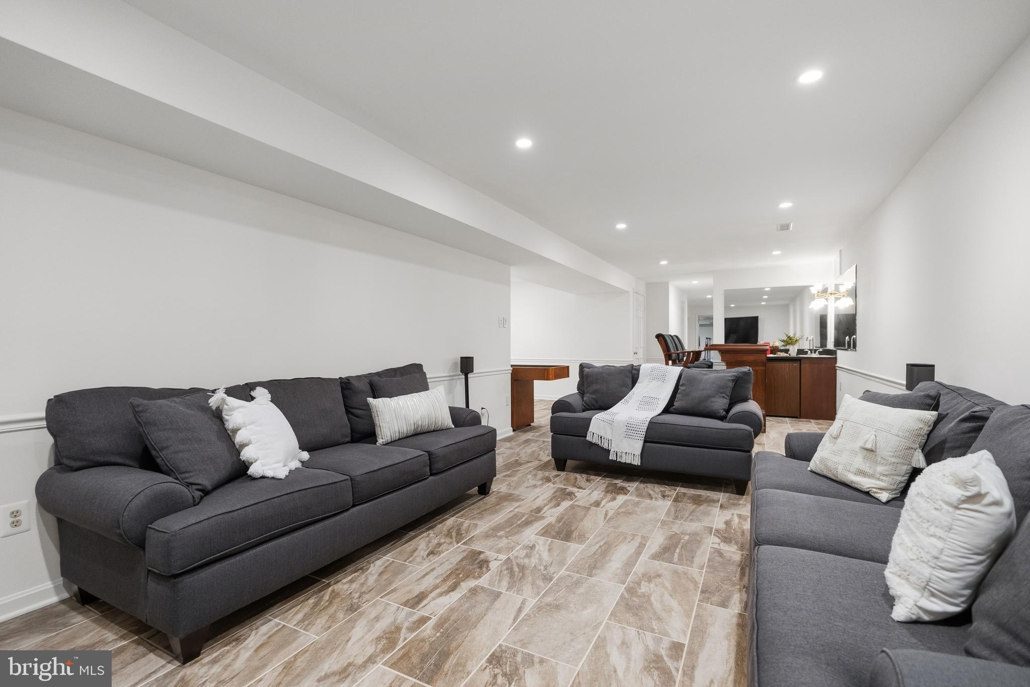 HUNTER VILLAGE - Residential