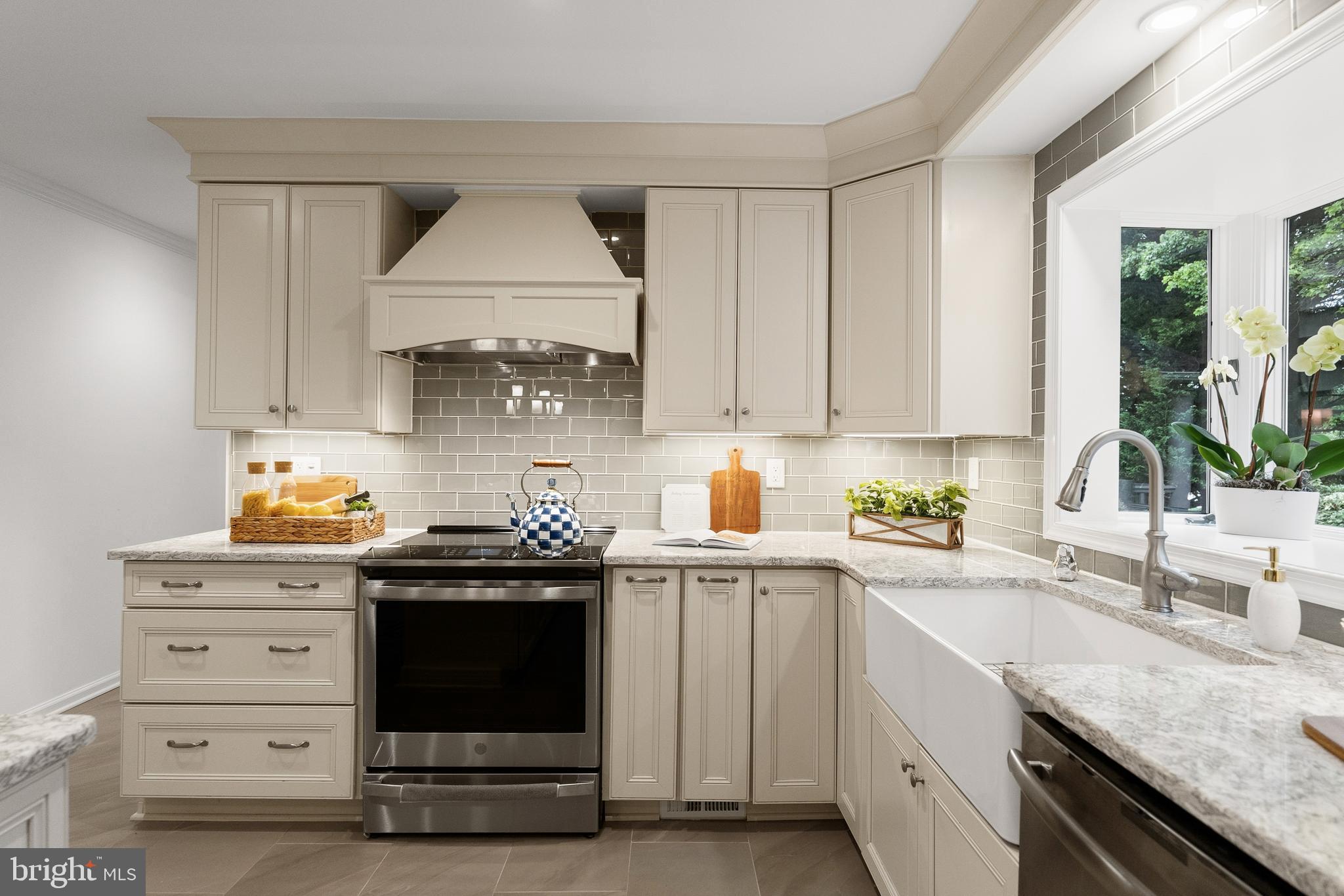 HUNTER VILLAGE - Residential