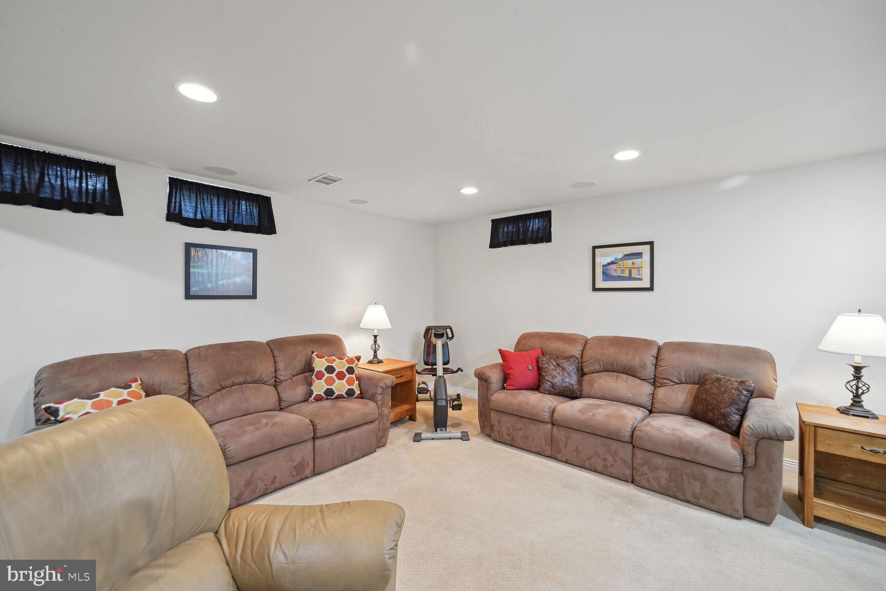 POTOMAC CHASE - Residential