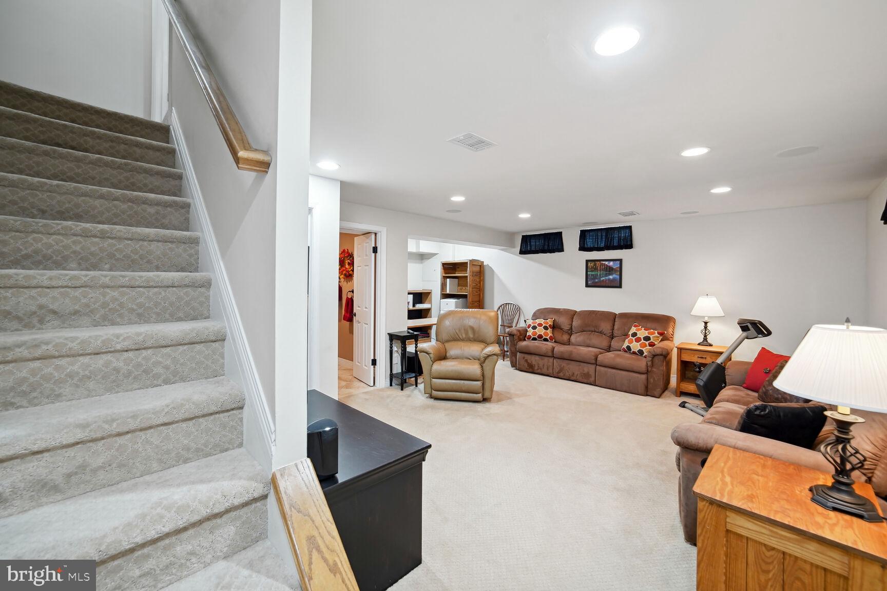 POTOMAC CHASE - Residential