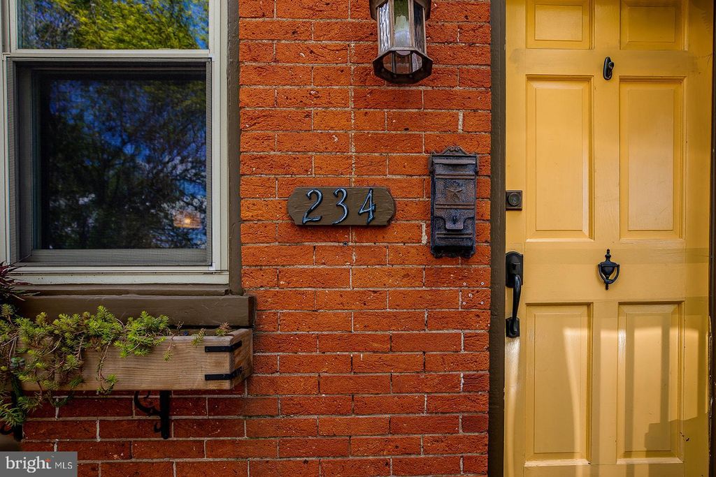 Photo of 234 E Lemon Street, Lancaster, PA 17602 (MLS # PALA2036332)