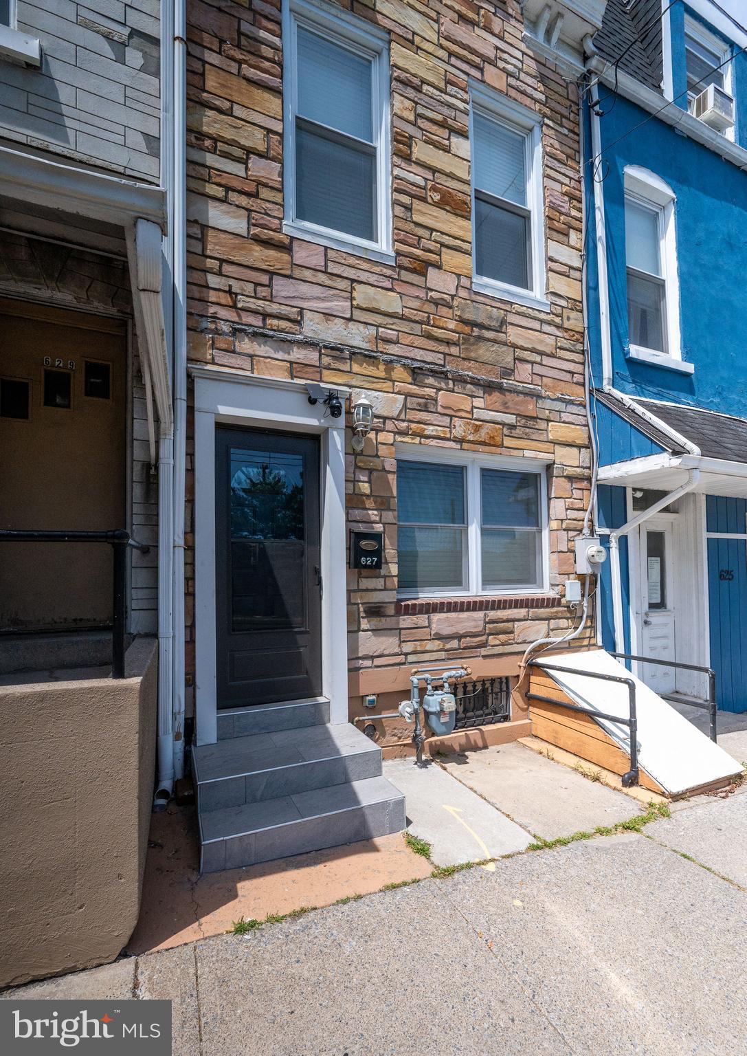627 W UNION STREET