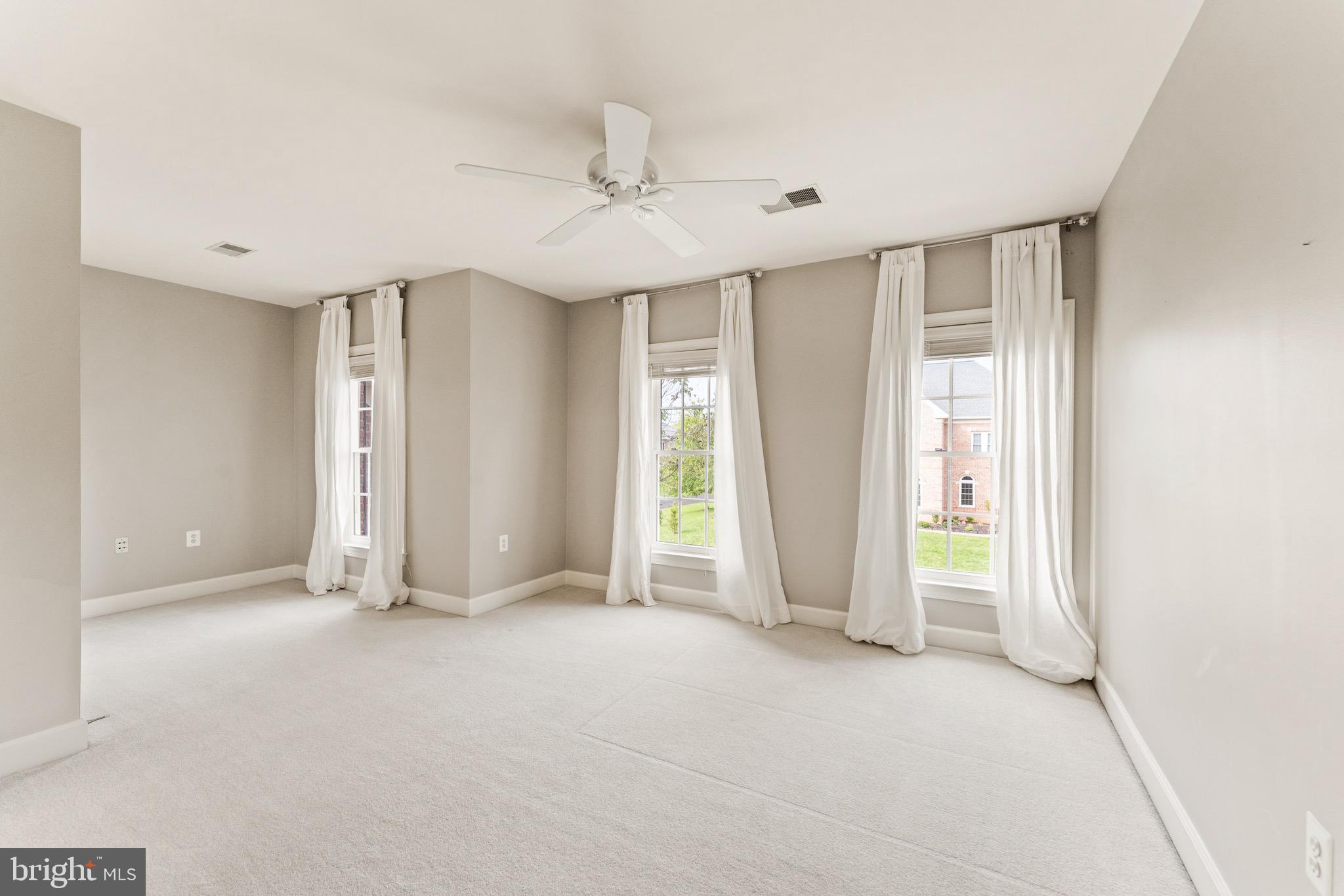 RIVER CREEK - Residential