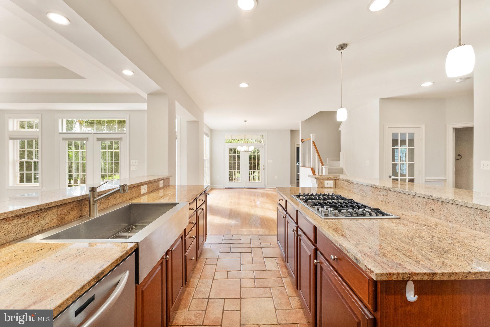 RIVER CREEK - Residential