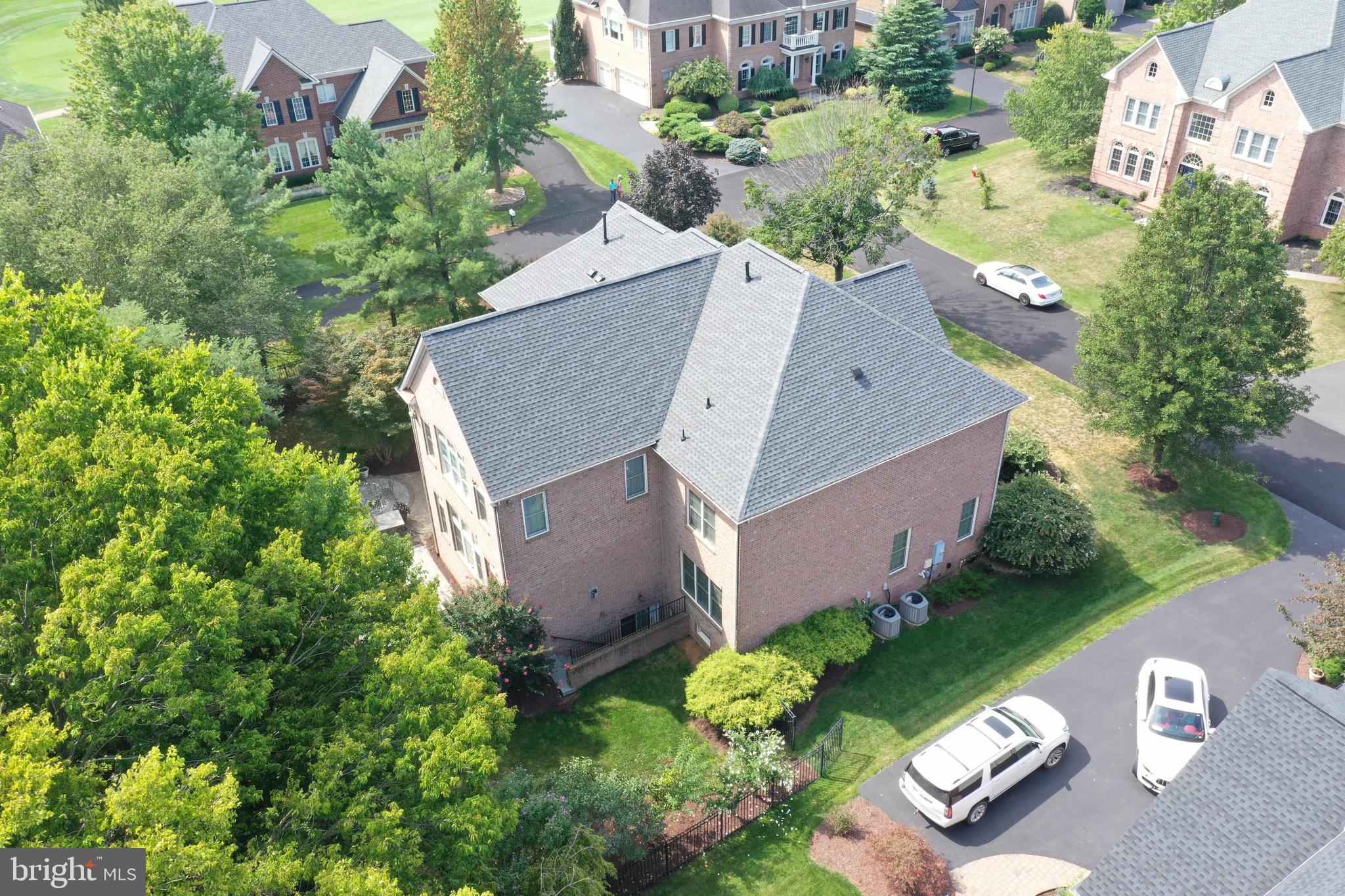 RIVER CREEK - Residential