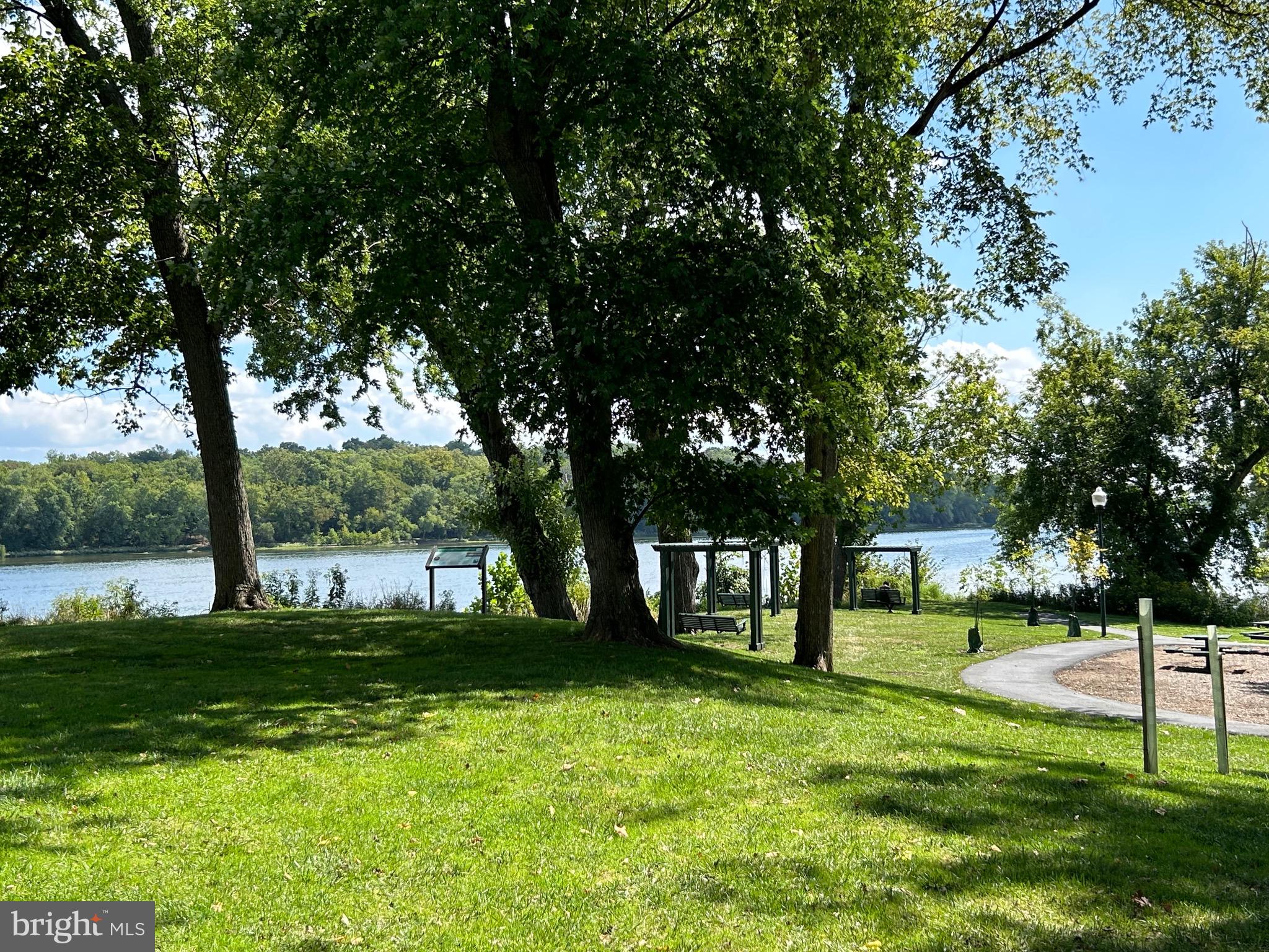 RIVER CREEK - Residential