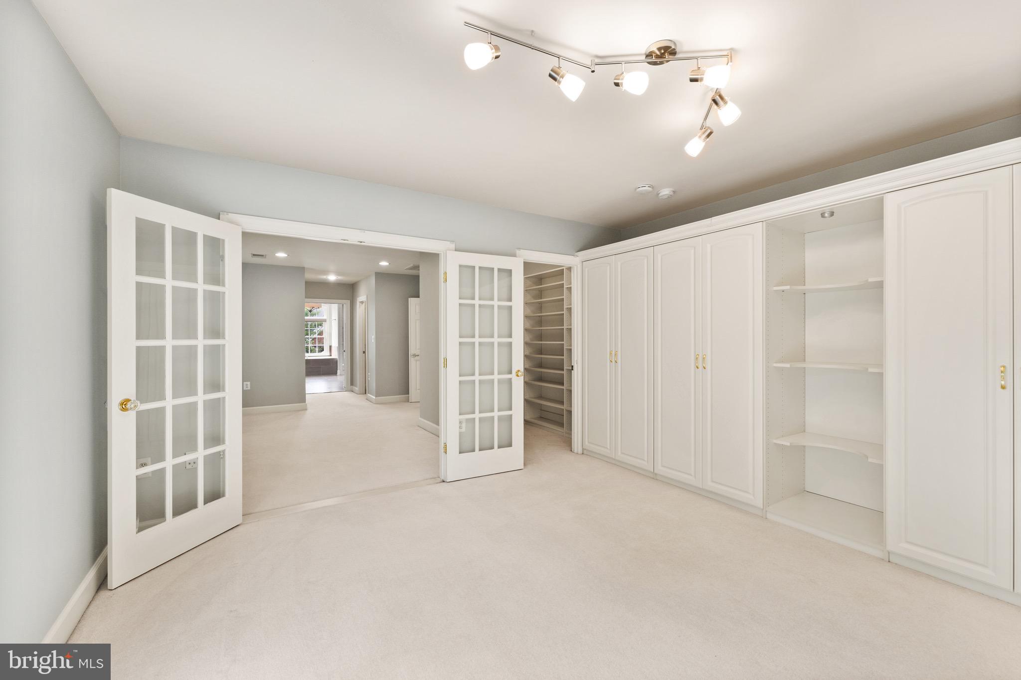 RIVER CREEK - Residential