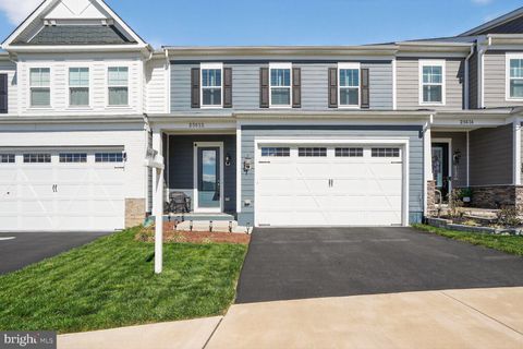 Townhouse For Sale - 25612 Preston Park Terrace<br/> CHANTILLY, VA 20152