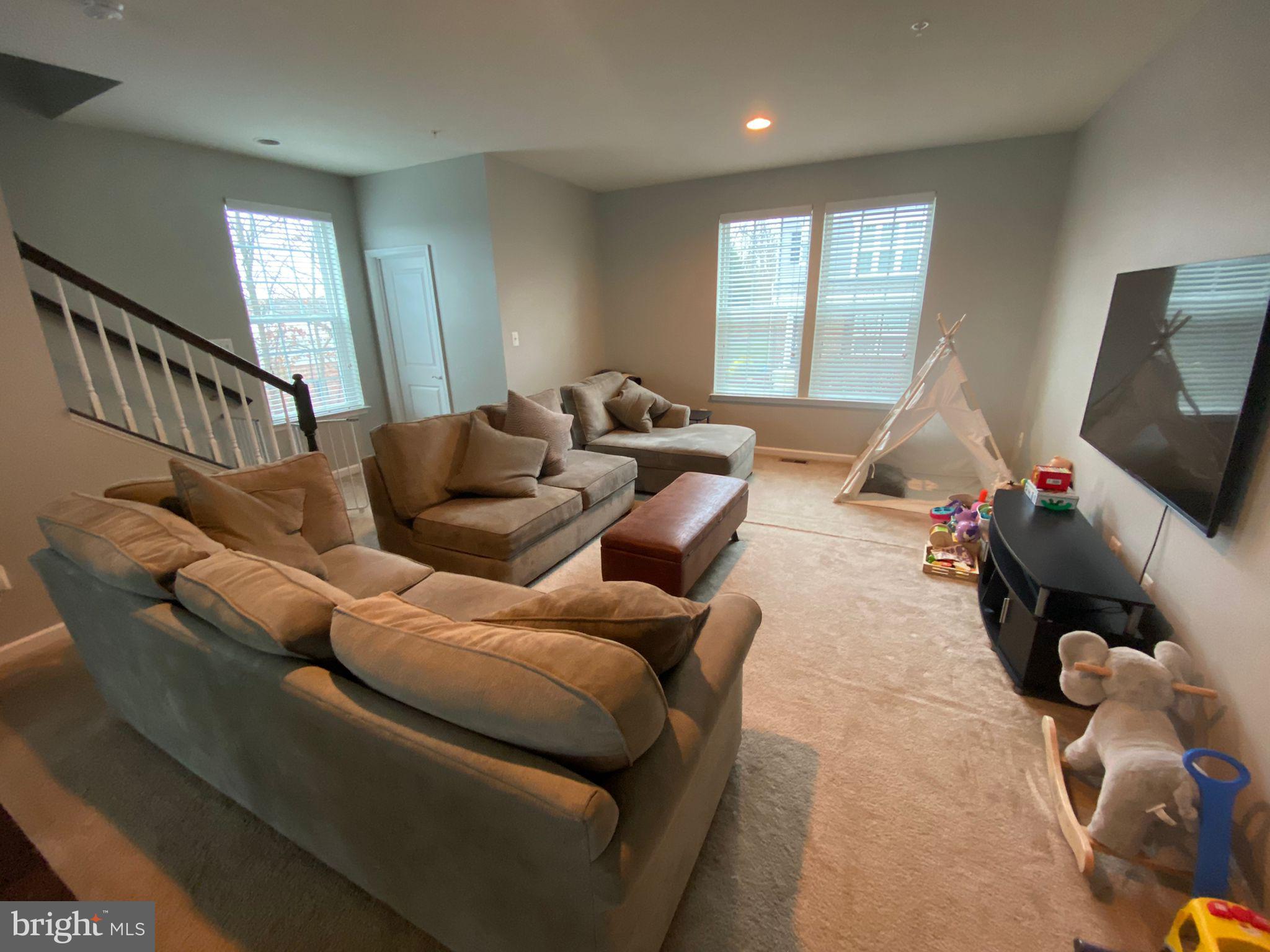 METRO POINTE - Residential Lease