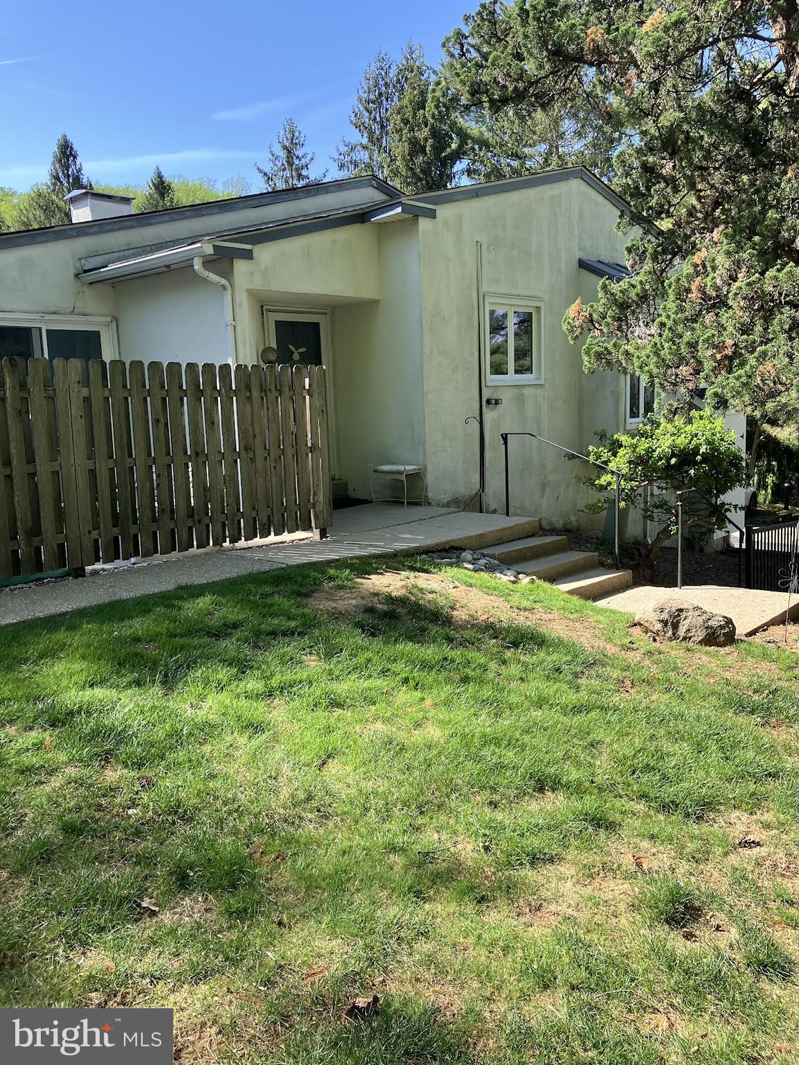 262 N GREEN BRIAR COURT 262