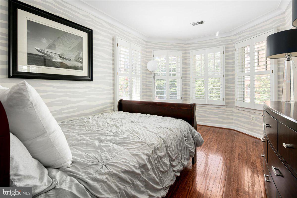 CLARENDON - Residential Lease