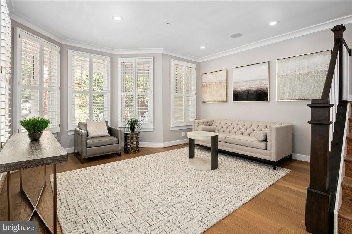 CLARENDON - Residential Lease