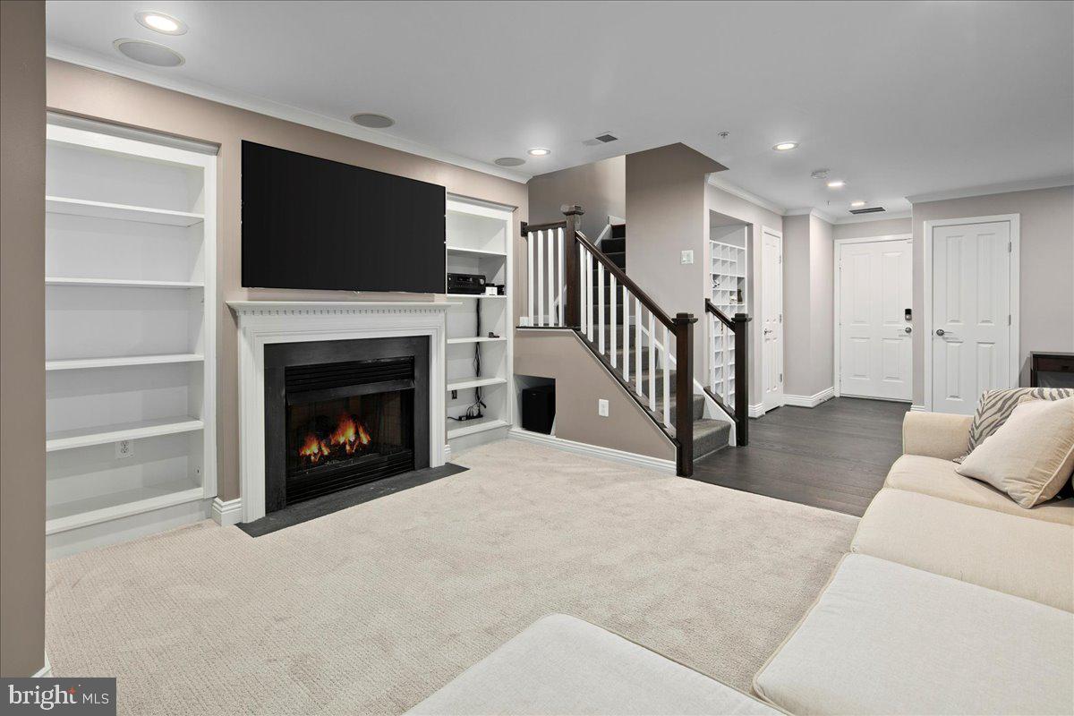 CLARENDON - Residential Lease