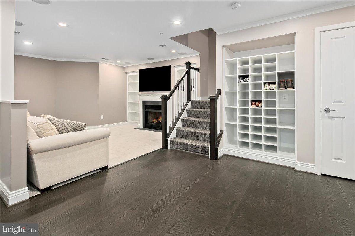 CLARENDON - Residential Lease