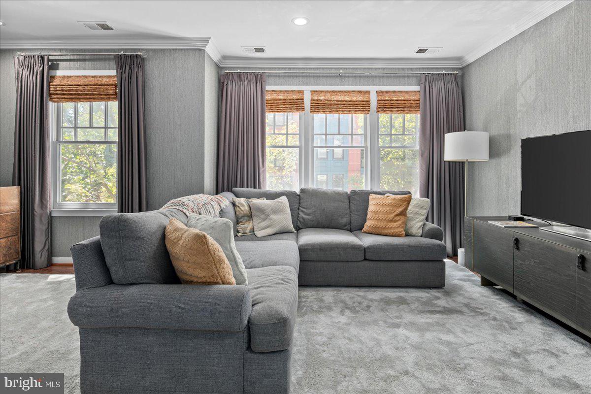 CLARENDON - Residential Lease