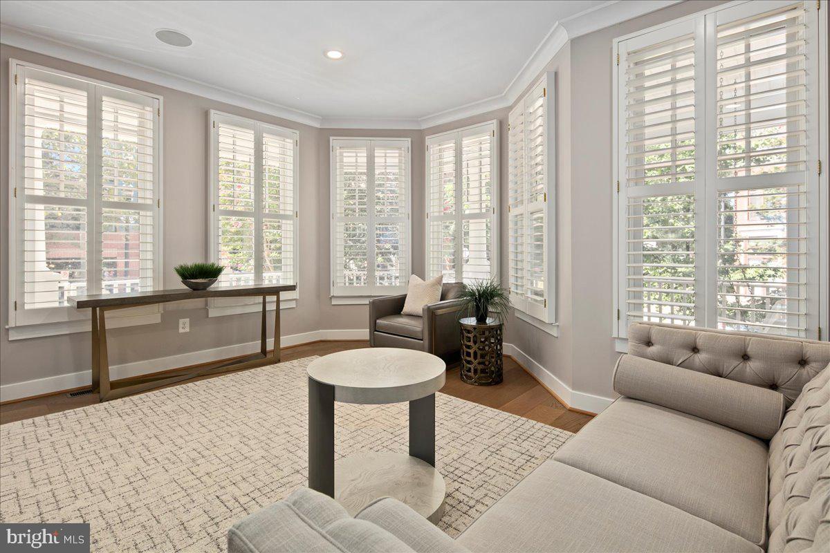 CLARENDON - Residential Lease