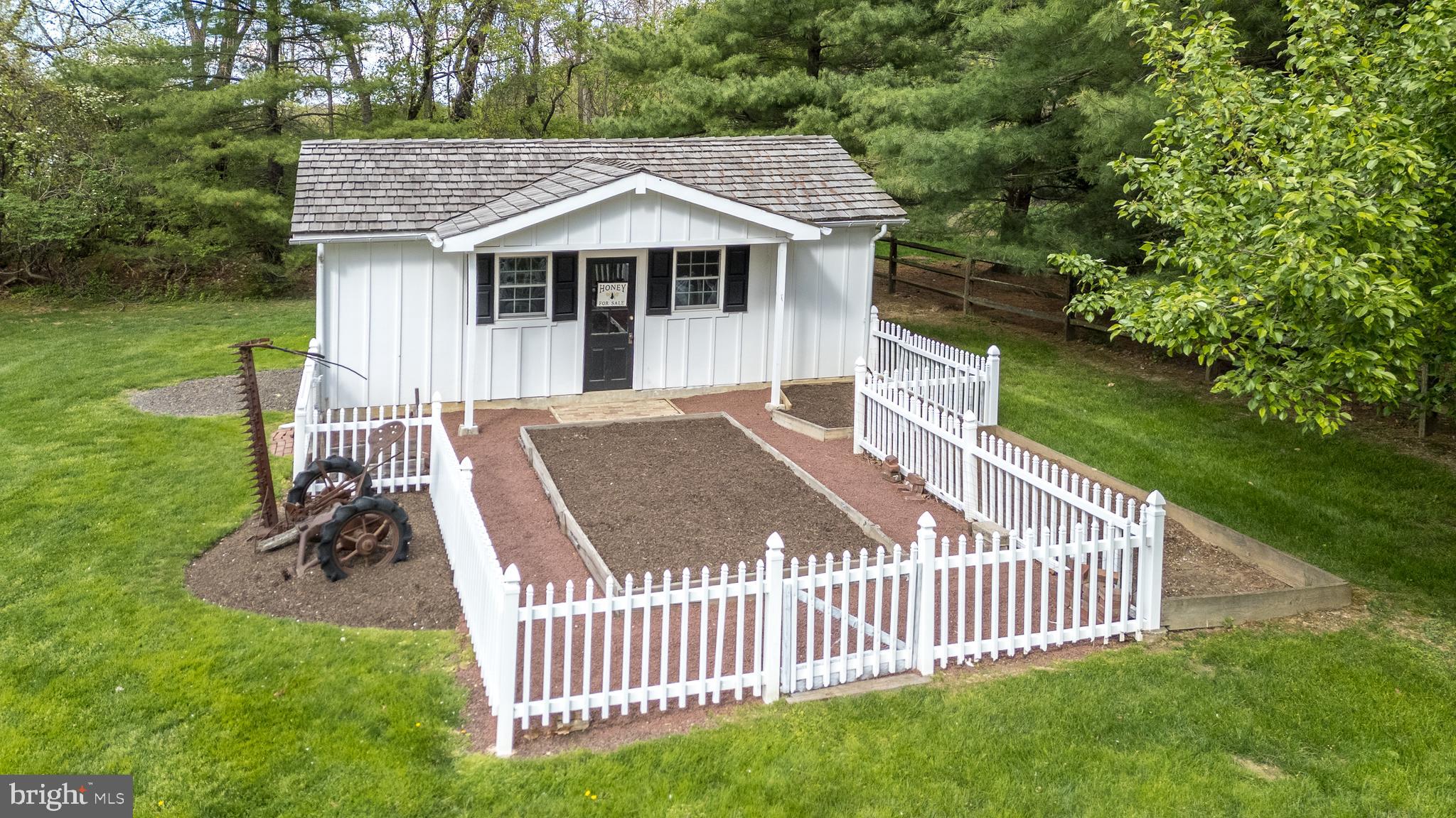 ARBOUR HILL - Residential