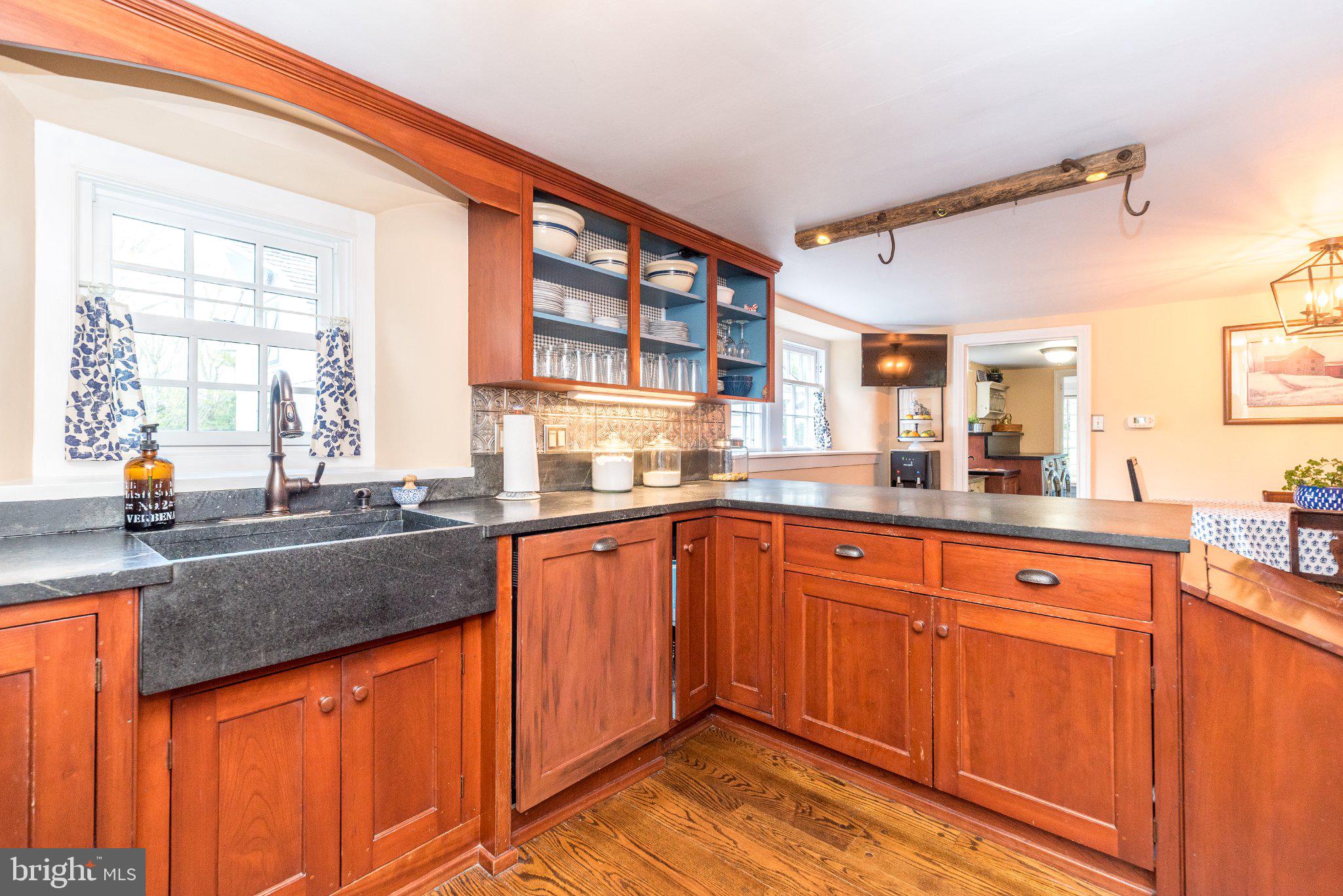 ARBOUR HILL - Residential