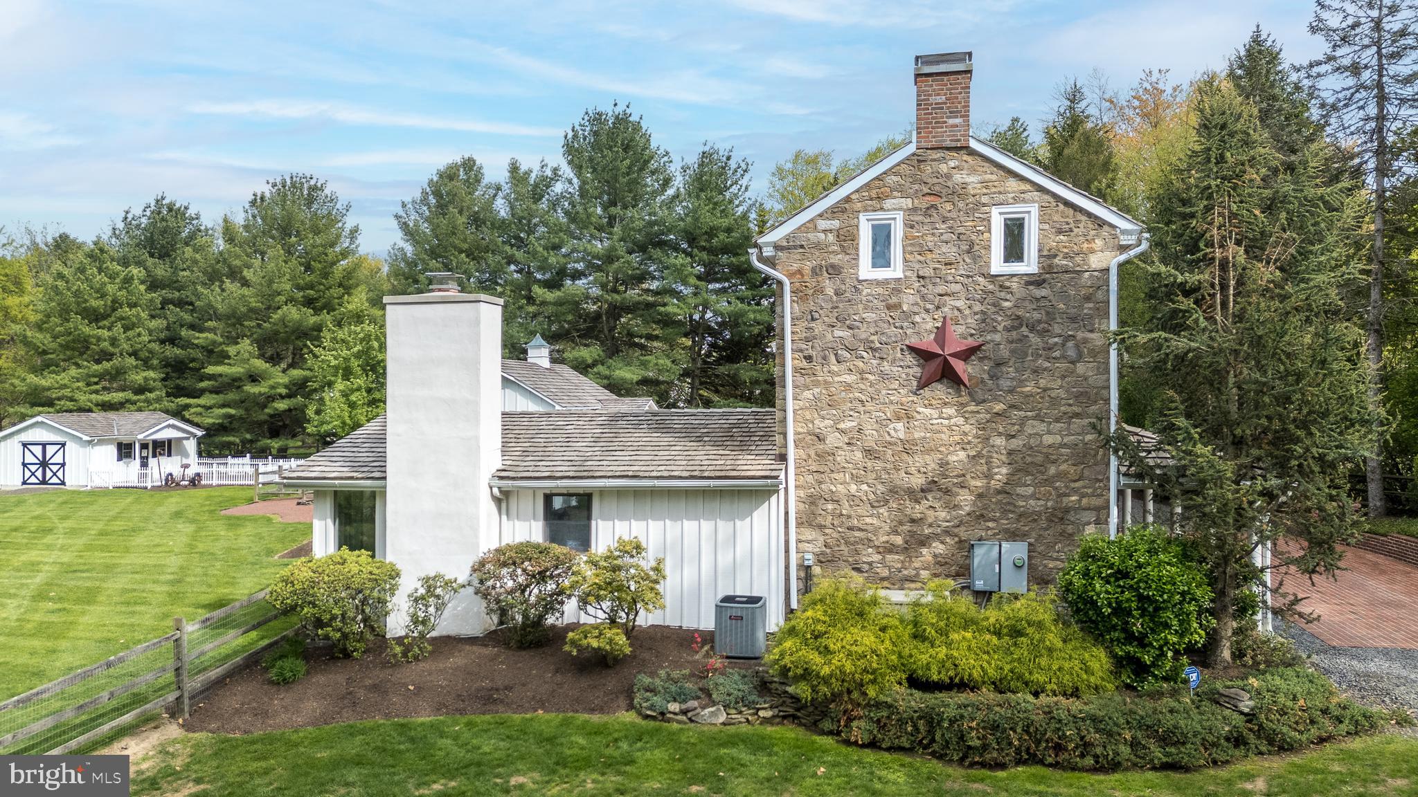ARBOUR HILL - Residential